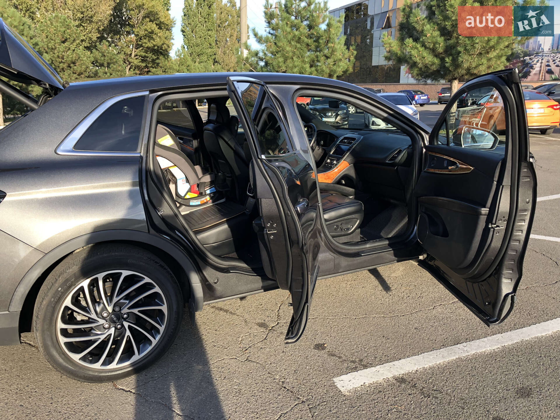Lincoln Nautilus 2019 VIN 2LMPJ6L97KBL40949 фото оголошення 17 з 47