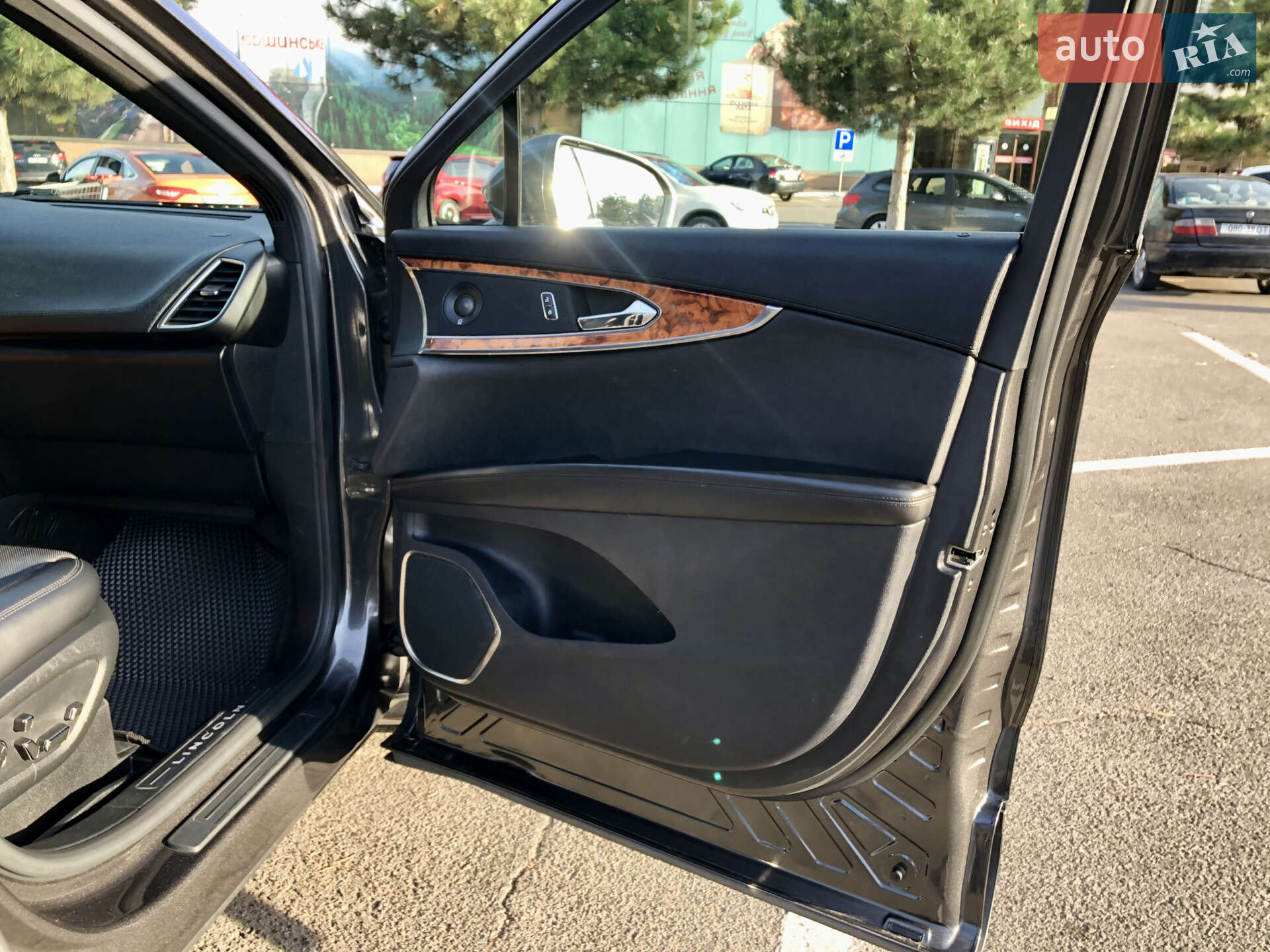 Lincoln Nautilus 2019 VIN 2LMPJ6L97KBL40949 фото оголошення 19 з 47