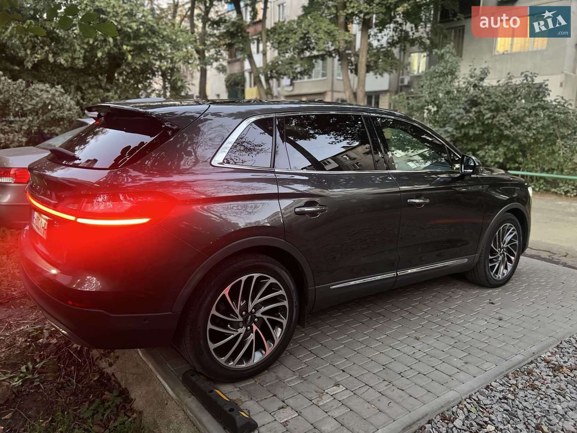 Lincoln Nautilus 2019 VIN 2LMPJ6L97KBL40949 фото оголошення 37 з 47