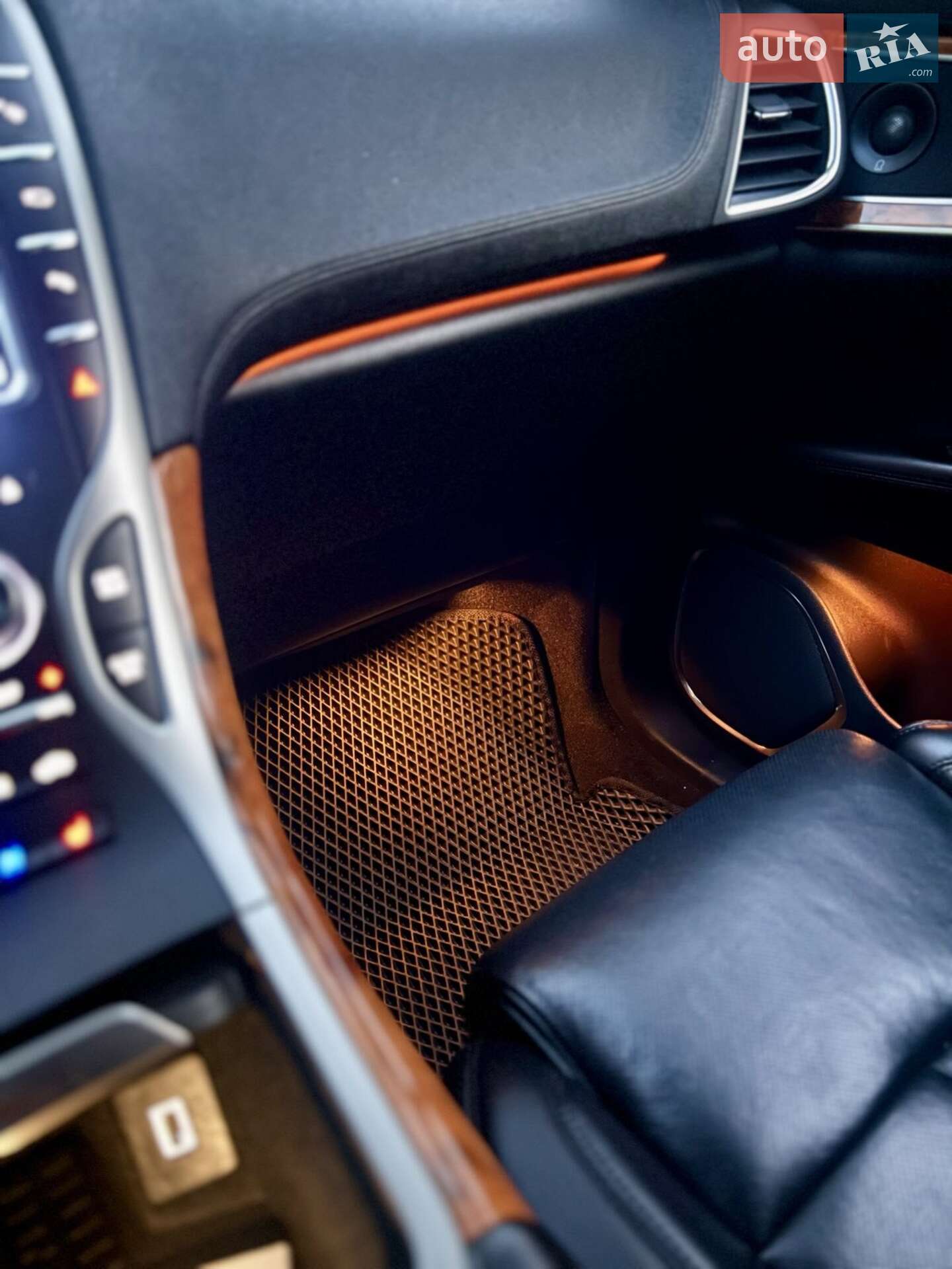 Lincoln Nautilus 2019 VIN 2LMPJ6L97KBL40949 фото оголошення 46 з 47