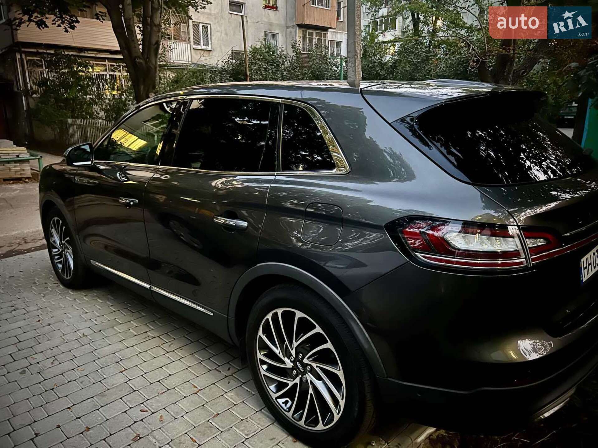 Lincoln Nautilus 2019 VIN 2LMPJ6L97KBL40949 фото оголошення 39 з 47