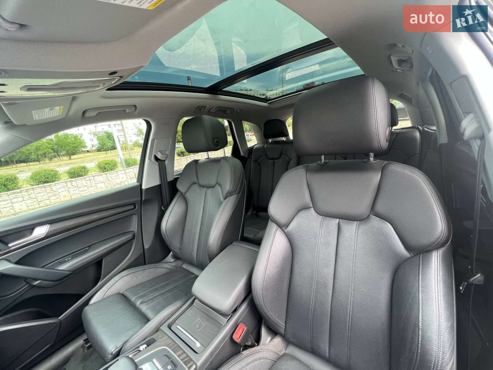 Audi Q5 2019 VIN WA1E2AFY7L2045622 фото оголошення 22 з 28