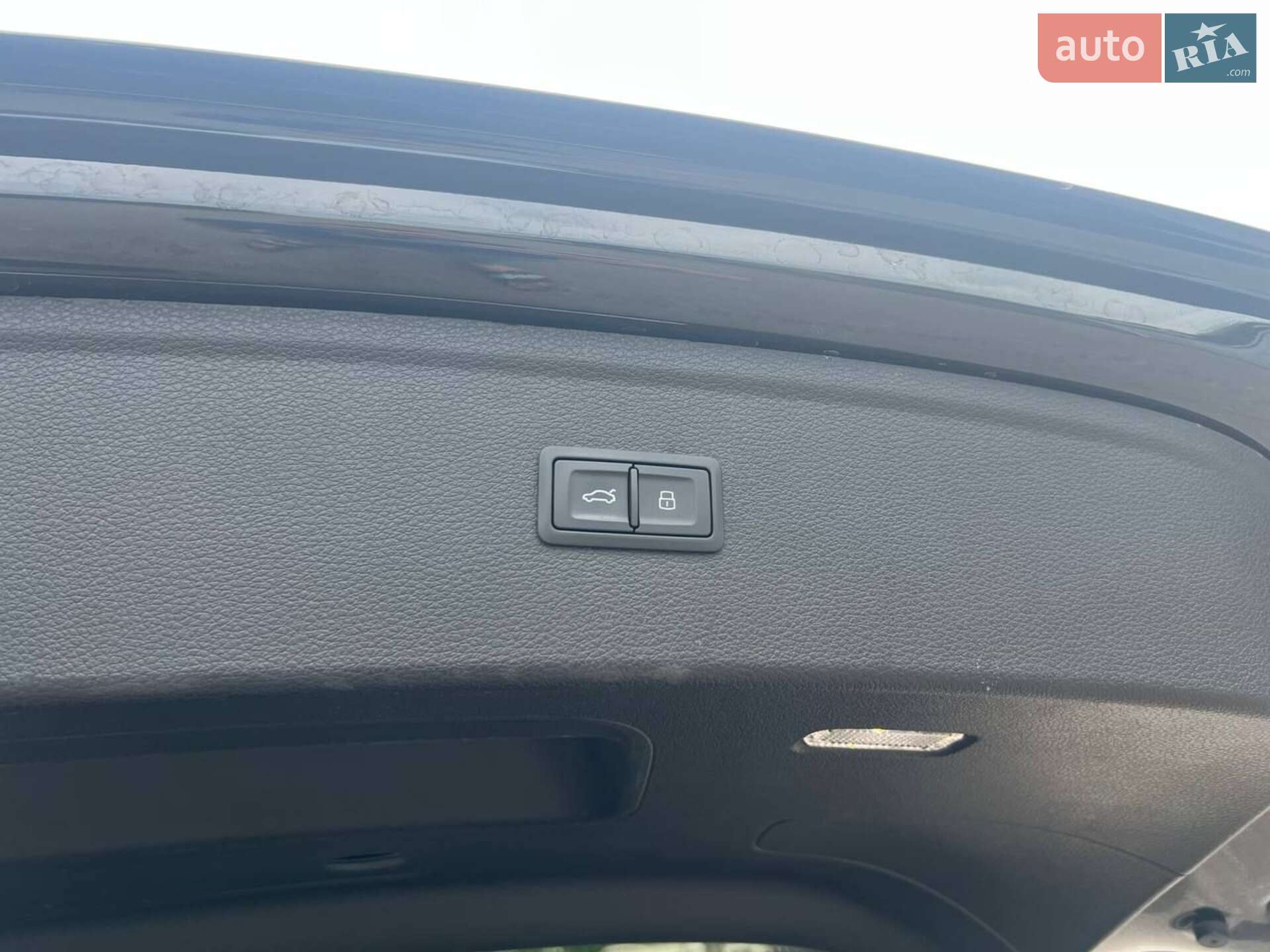 Audi Q5 2019 VIN WA1E2AFY7L2045622 фото оголошення 27 з 28
