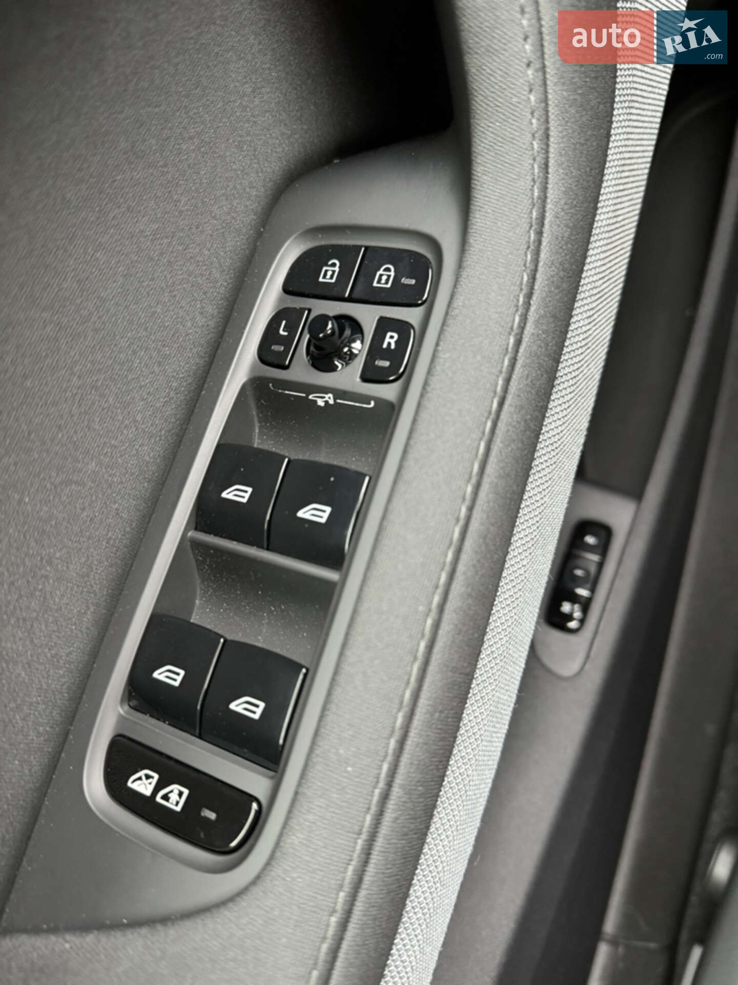 Polestar 2 2022 VIN YSMEG3KA9PL126010 фото оголошення 32 з 36