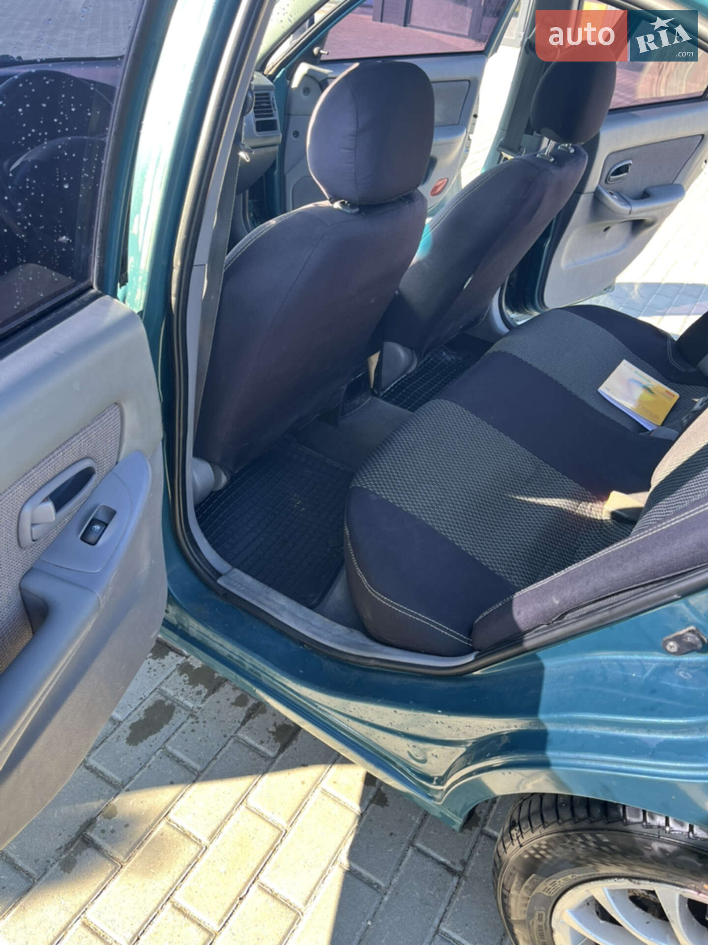 Hyundai Elantra 2004 VIN KMHDM41BP4U851108 фото оголошення 2 з 10