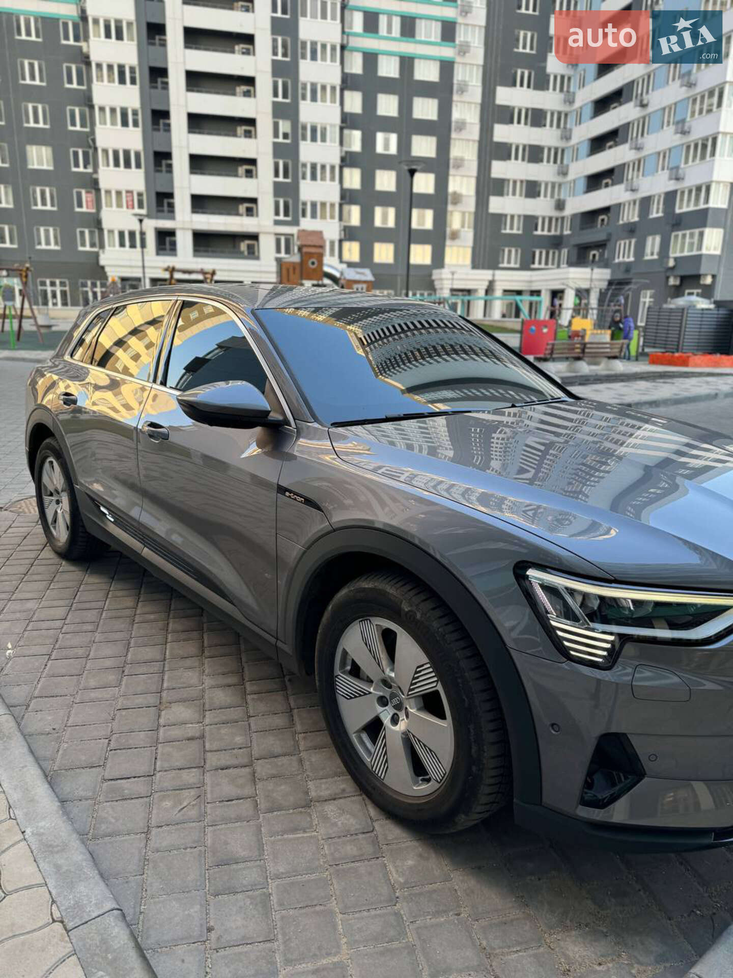 Audi e-tron 2019 VIN WAUZZZGE9KB018519 фото оголошення 3 з 4