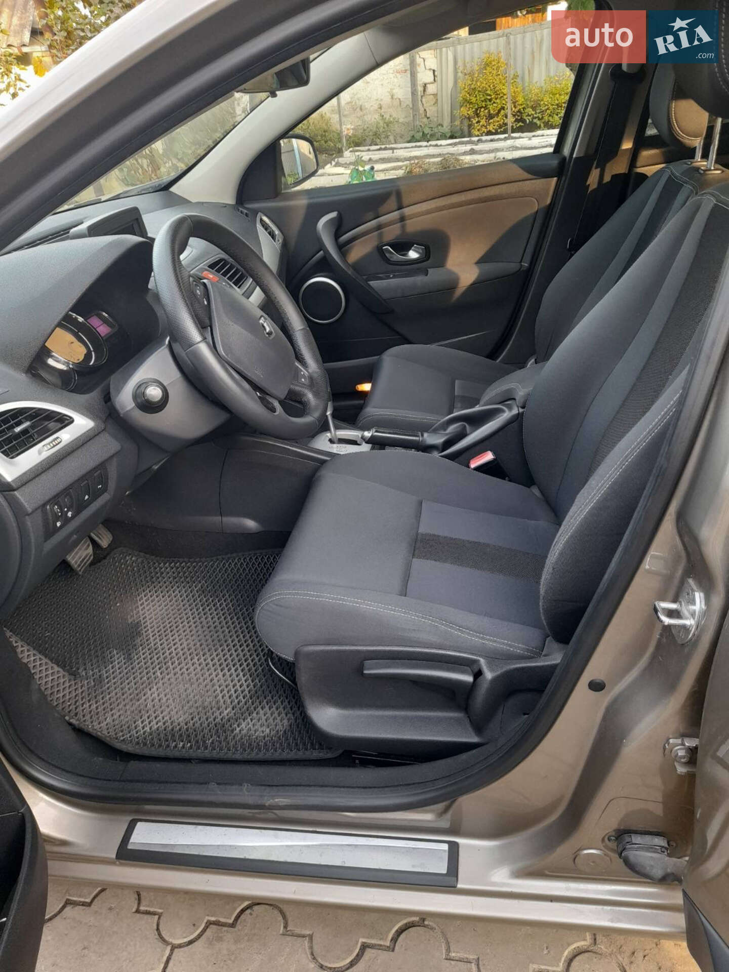 Renault Megane 2010 VIN VF1KZ090E43831096 фото оголошення 3 з 10