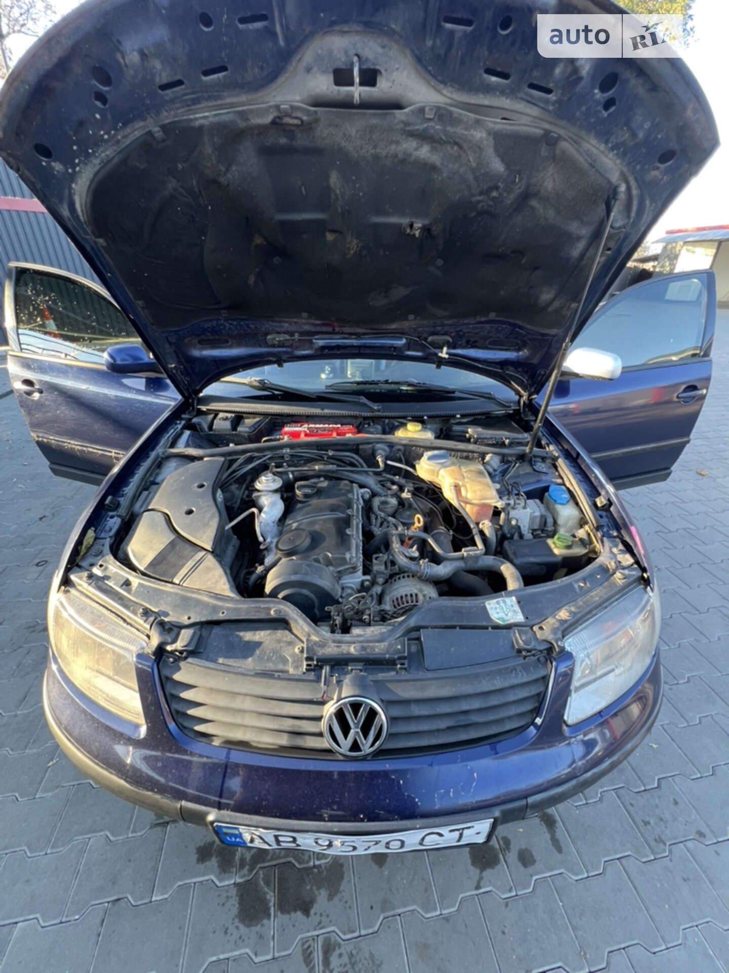 Volkswagen Passat 2000 VIN WVWZZZ3BZYE127453 фото оголошення 2 з 10