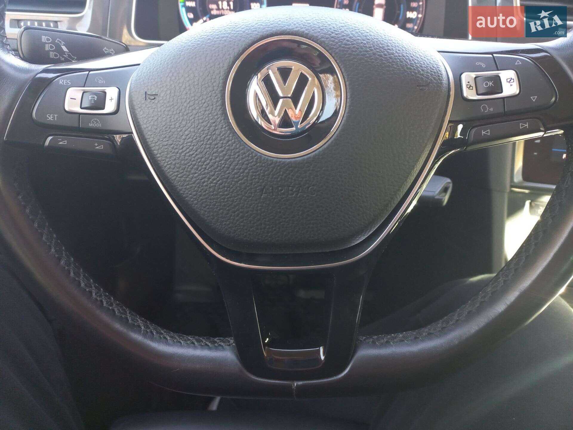 Volkswagen e-Golf 2018 VIN WVWZZZAUZJ8907106 фото оголошення 14 з 31