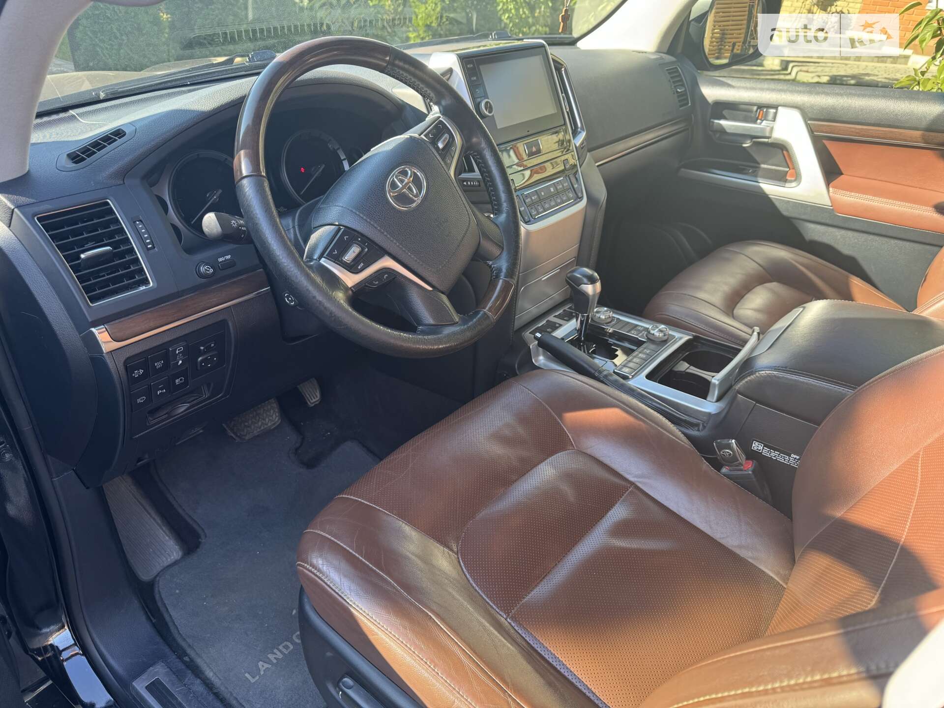 Toyota Land Cruiser 2019 VIN JTMCV05J004276266 фото оголошення 10 з 17