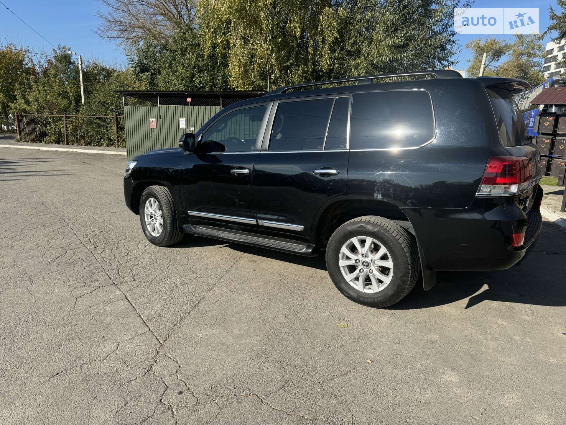 Toyota Land Cruiser 2019 VIN JTMCV05J004276266 фото оголошення 12 з 17