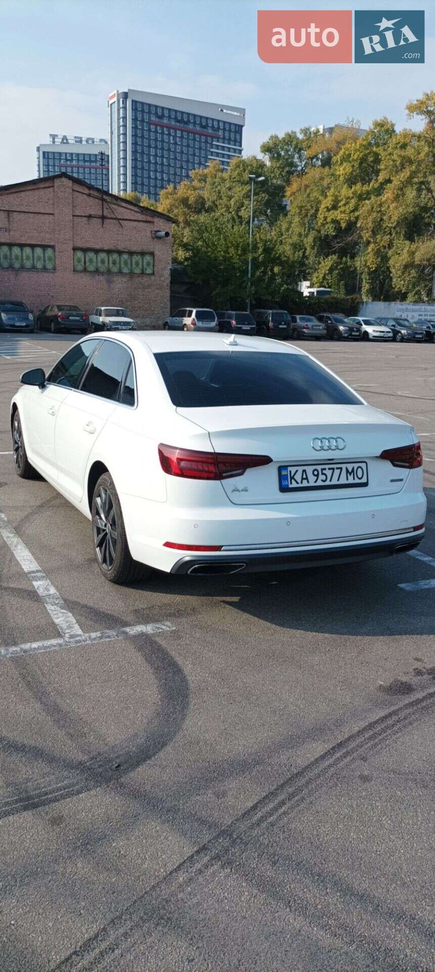 Audi A4 2019 VIN WAUANAF49KN020272 фото оголошення 4 з 23