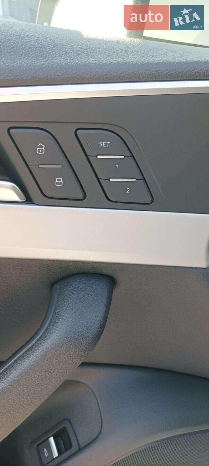 Audi A4 2019 VIN WAUANAF49KN020272 фото оголошення 9 з 23