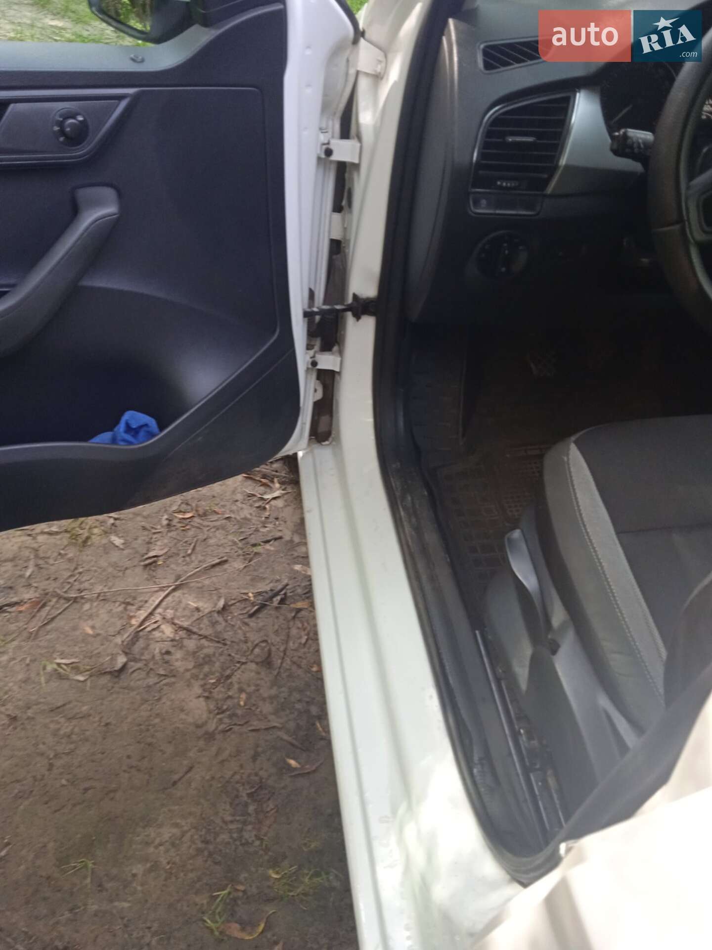 Skoda Fabia 2016 VIN TMBJT6NJ2HZ016062 фото оголошення 4 з 13