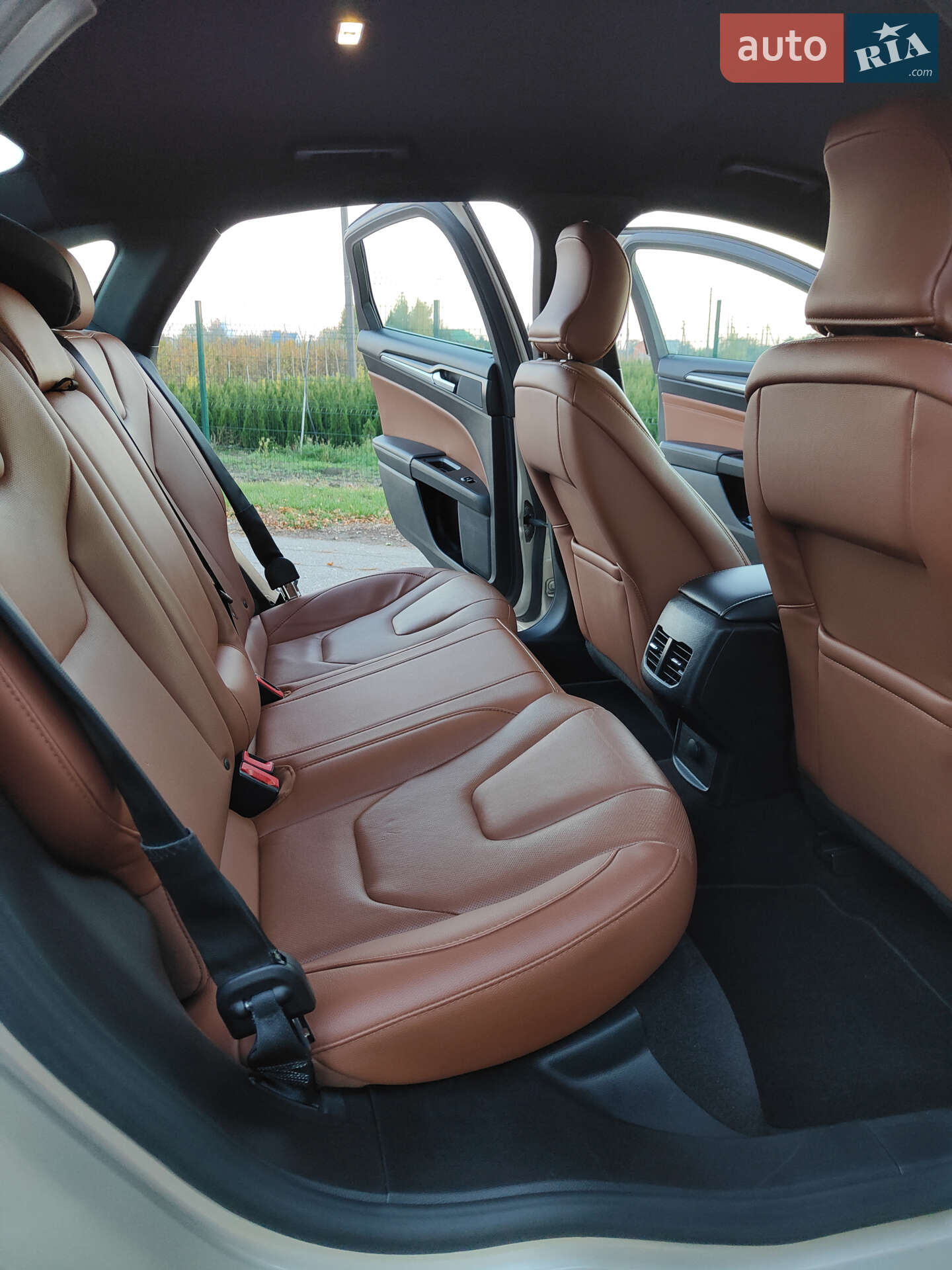 Ford Fusion 2019 VIN 3FA6P0SU4KR185250 фото оголошення 10 з 17