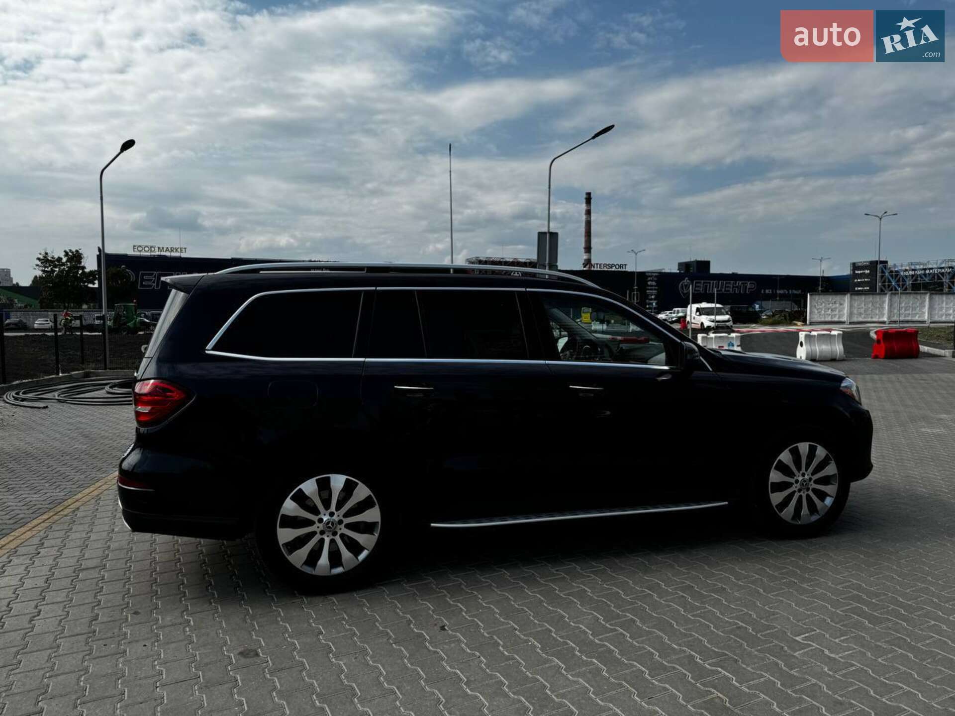 Mercedes-Benz GLS-Class 2018 VIN 4JGDF6EE9JB175100 фото оголошення 2 з 24
