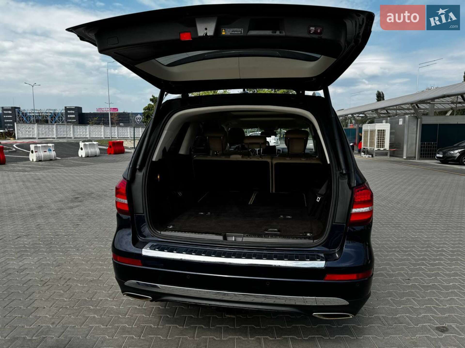 Mercedes-Benz GLS-Class 2018 VIN 4JGDF6EE9JB175100 фото оголошення 8 з 24