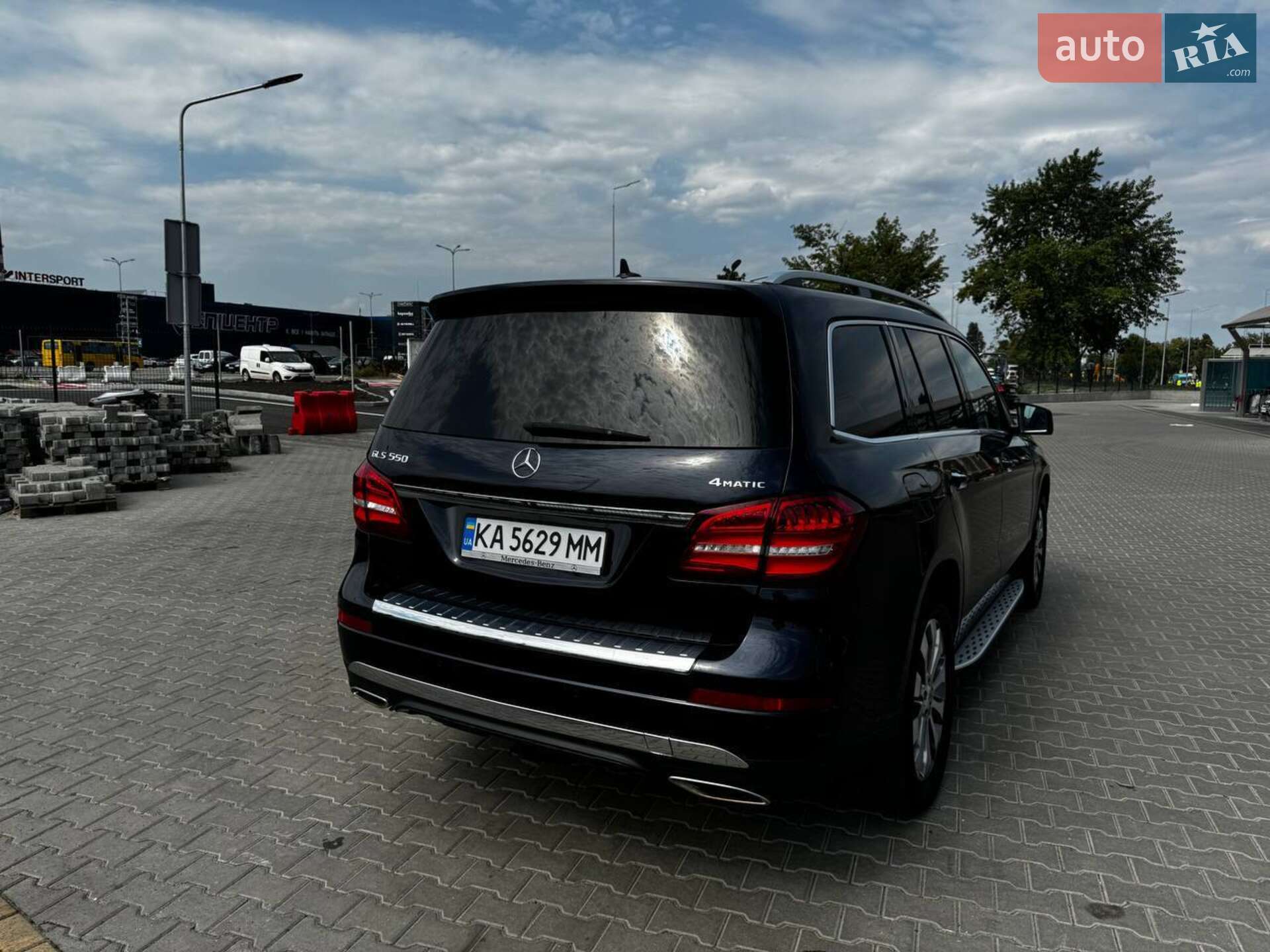 Mercedes-Benz GLS-Class 2018 VIN 4JGDF6EE9JB175100 фото оголошення 9 з 24