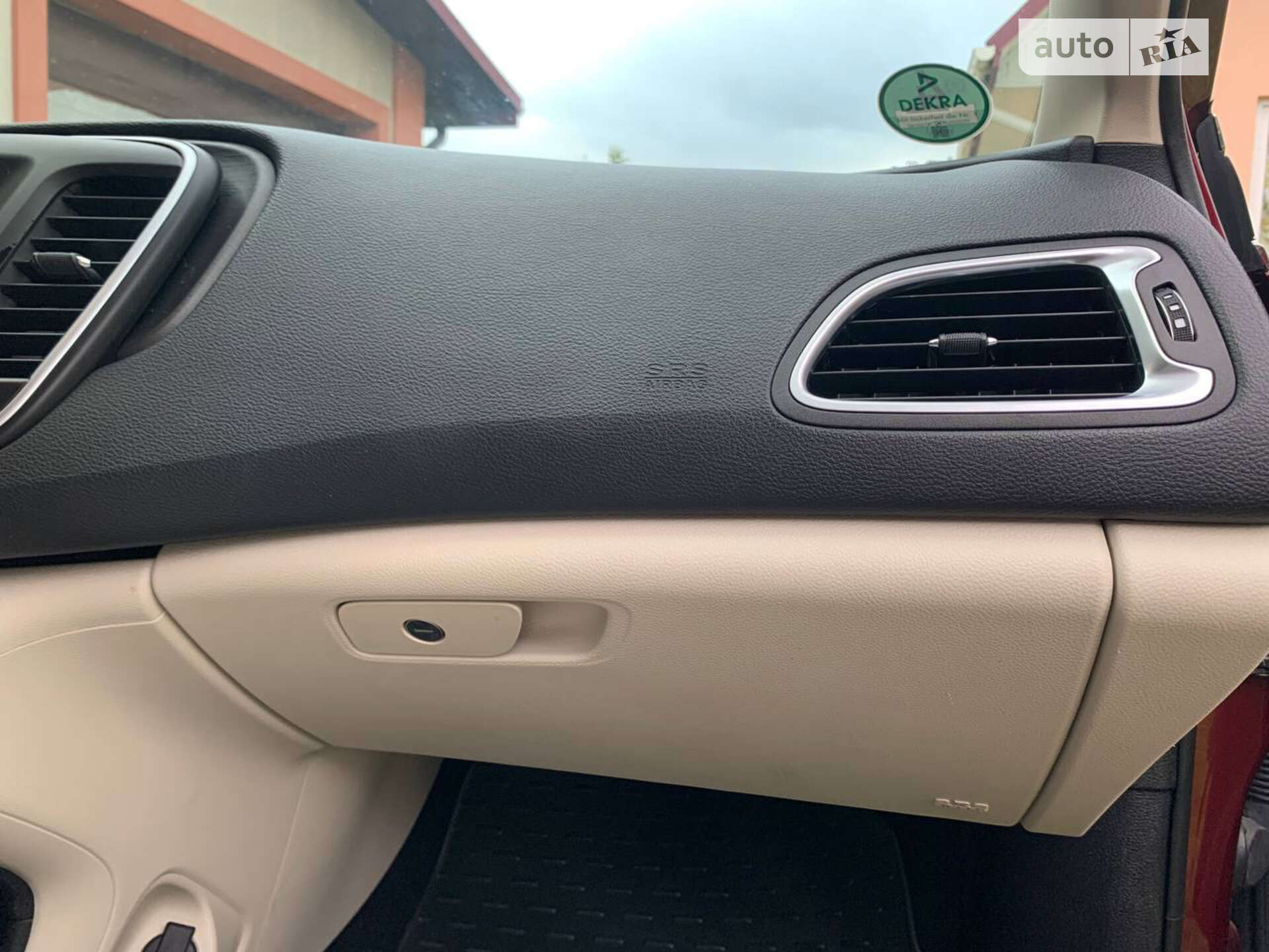 Chrysler 200 2015 VIN 1C3CCCAB0GN161357 фото оголошення 8 з 17