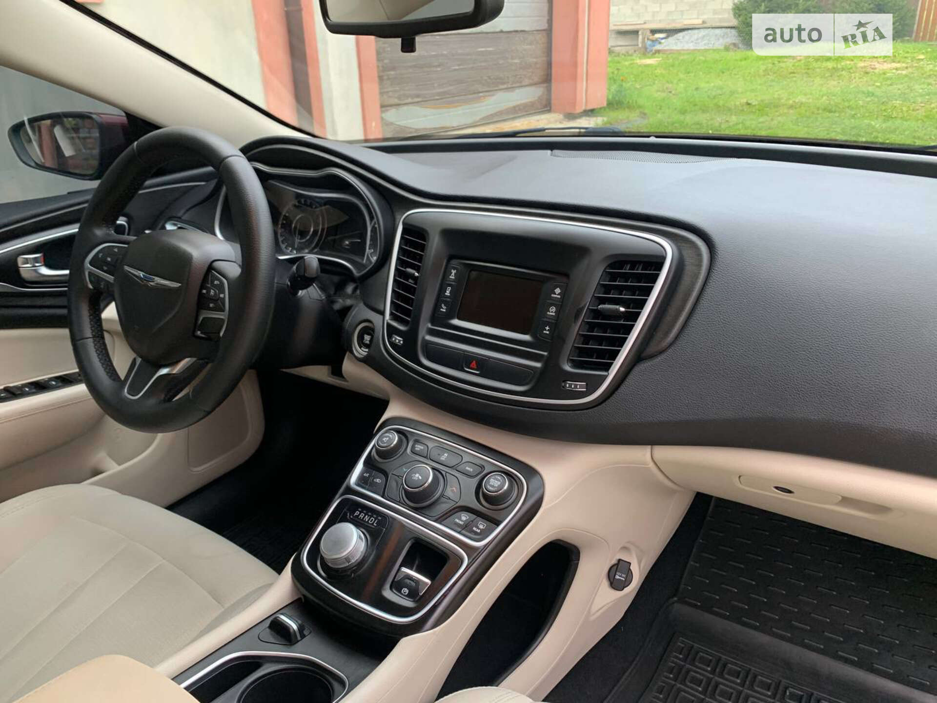 Chrysler 200 2015 VIN 1C3CCCAB0GN161357 фото оголошення 12 з 17