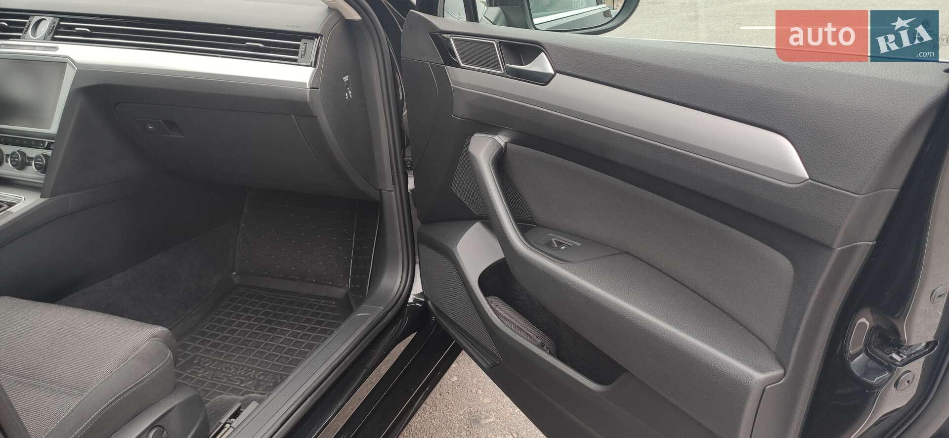 Volkswagen Passat 2019 VIN WVWZZZ3CZKE082618 фото оголошення 16 з 55