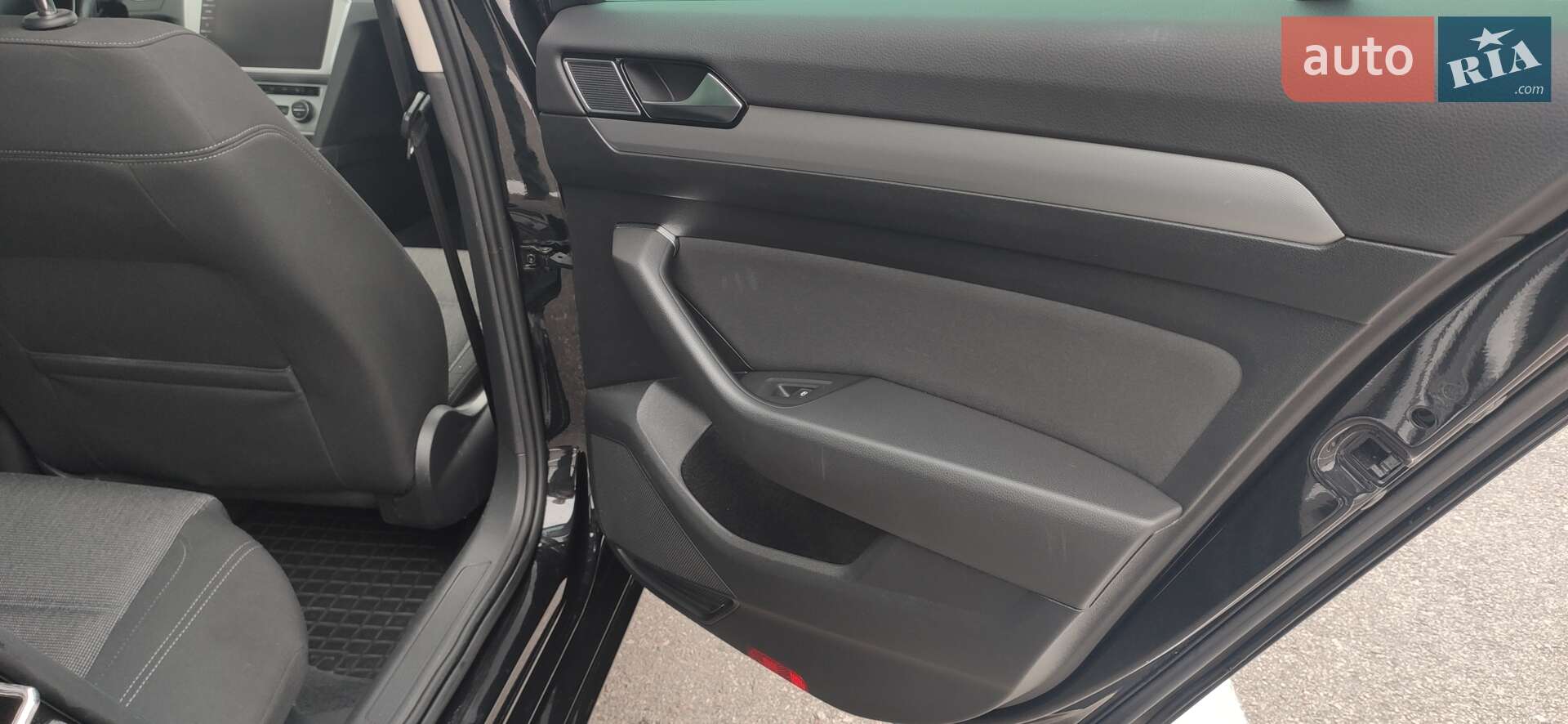Volkswagen Passat 2019 VIN WVWZZZ3CZKE082618 фото оголошення 17 з 55