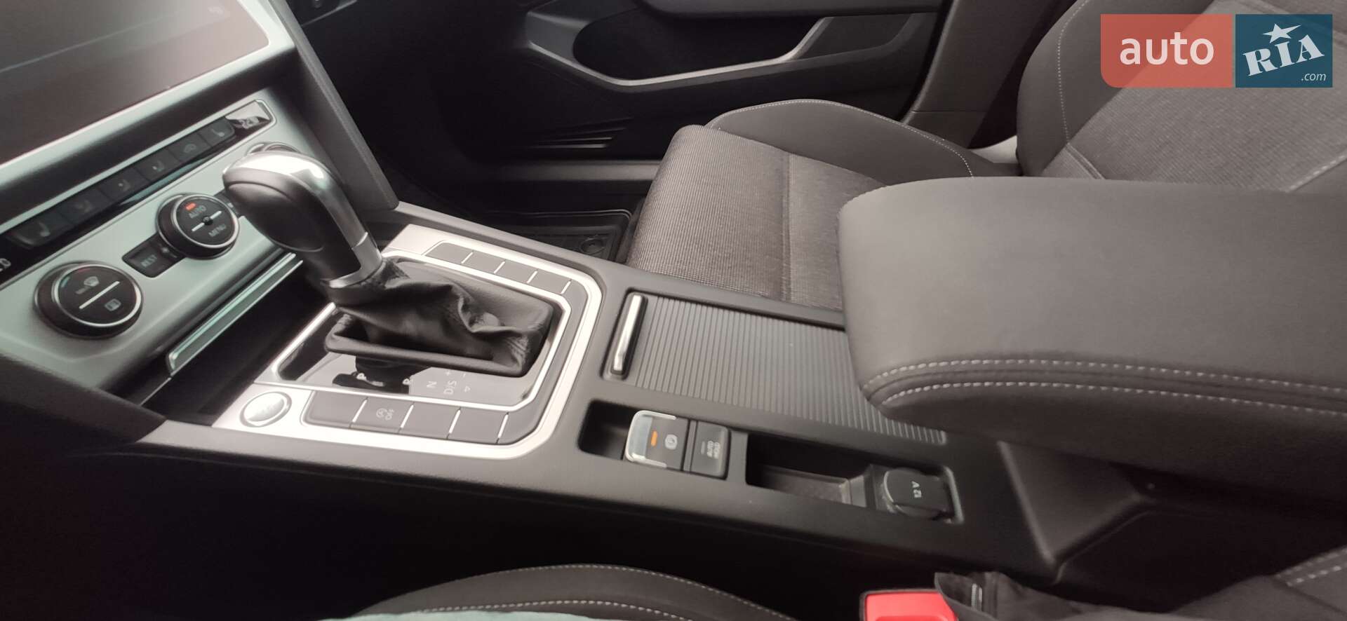 Volkswagen Passat 2019 VIN WVWZZZ3CZKE082618 фото оголошення 43 з 55