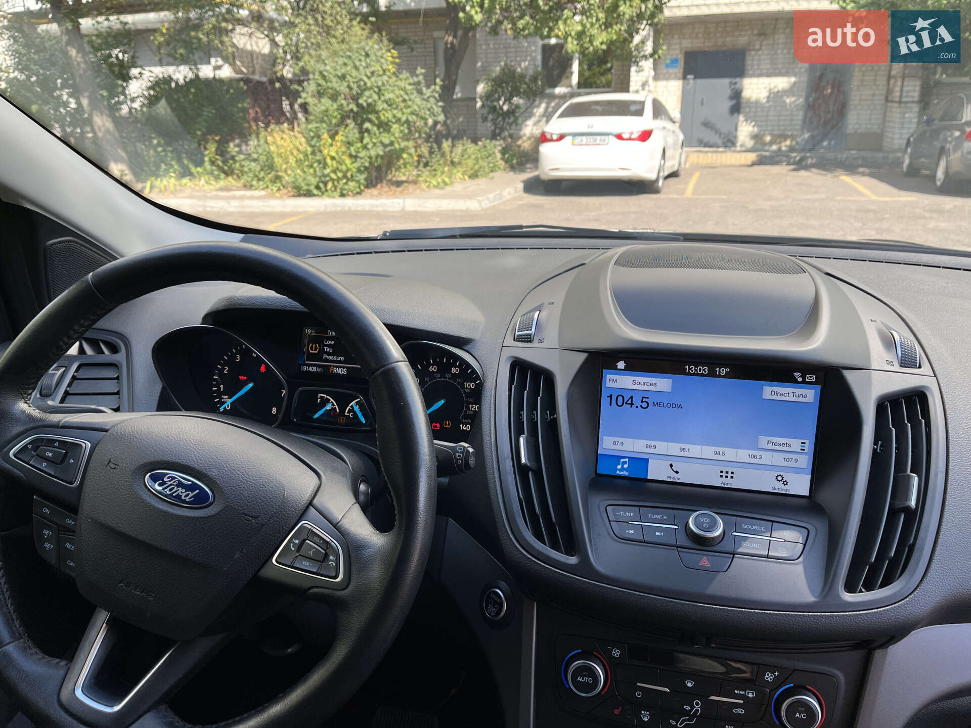 Ford Escape 2019 VIN 1FMCU9HD3KUB50401 фото оголошення 3 з 15