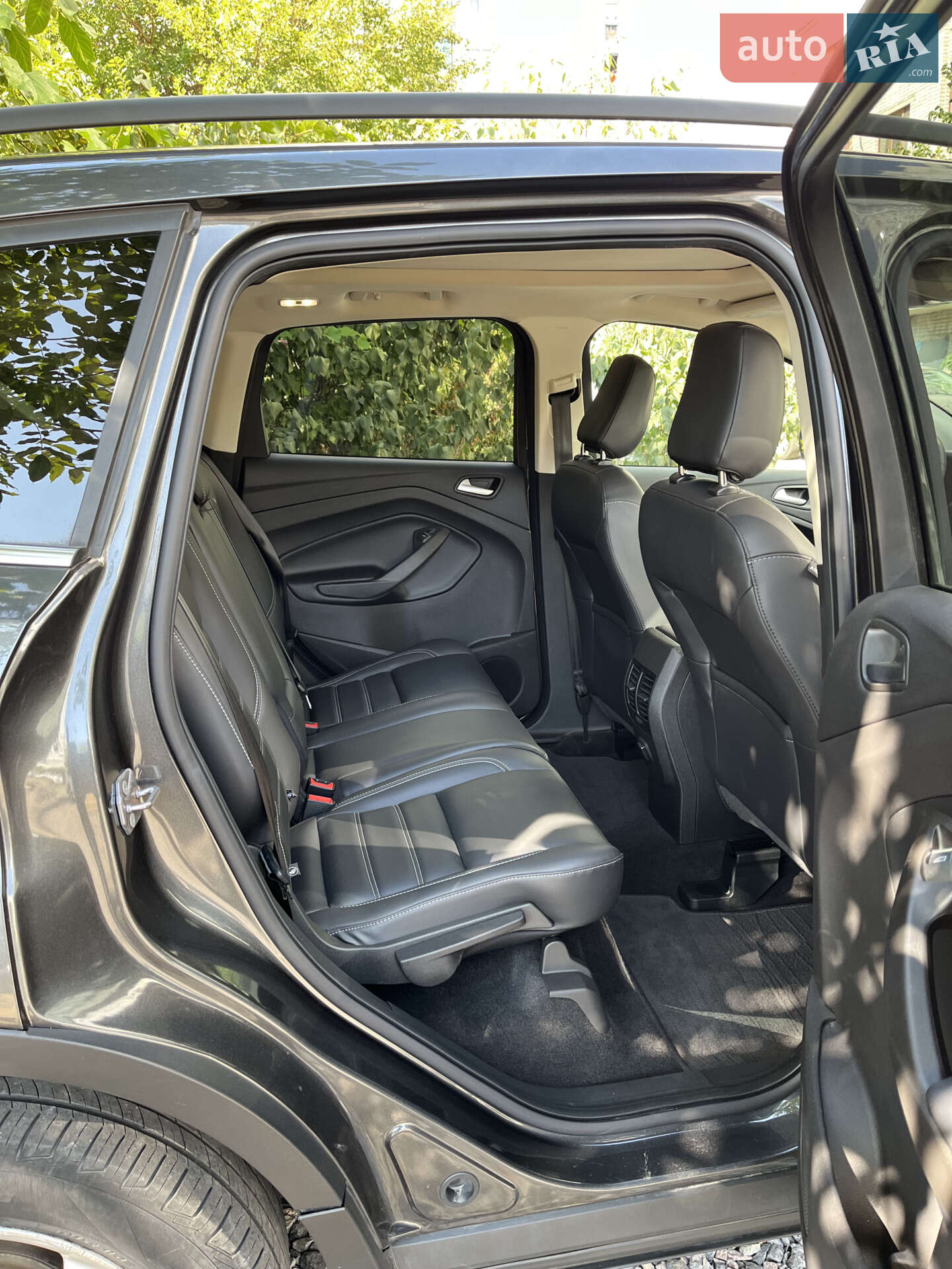 Ford Escape 2019 VIN 1FMCU9HD3KUB50401 фото оголошення 5 з 15