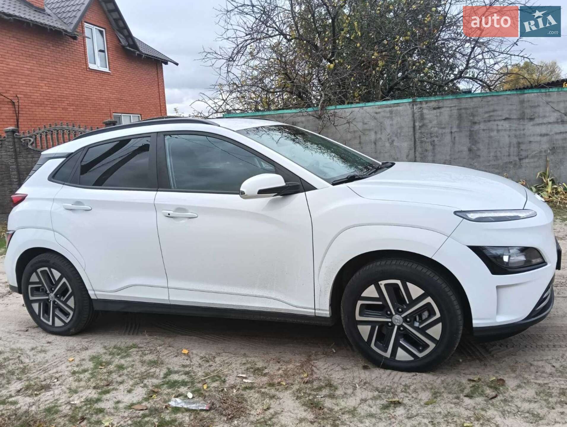 Hyundai Kona Electric 2021 VIN TMAK281HFMJ031768 фото оголошення 4 з 14