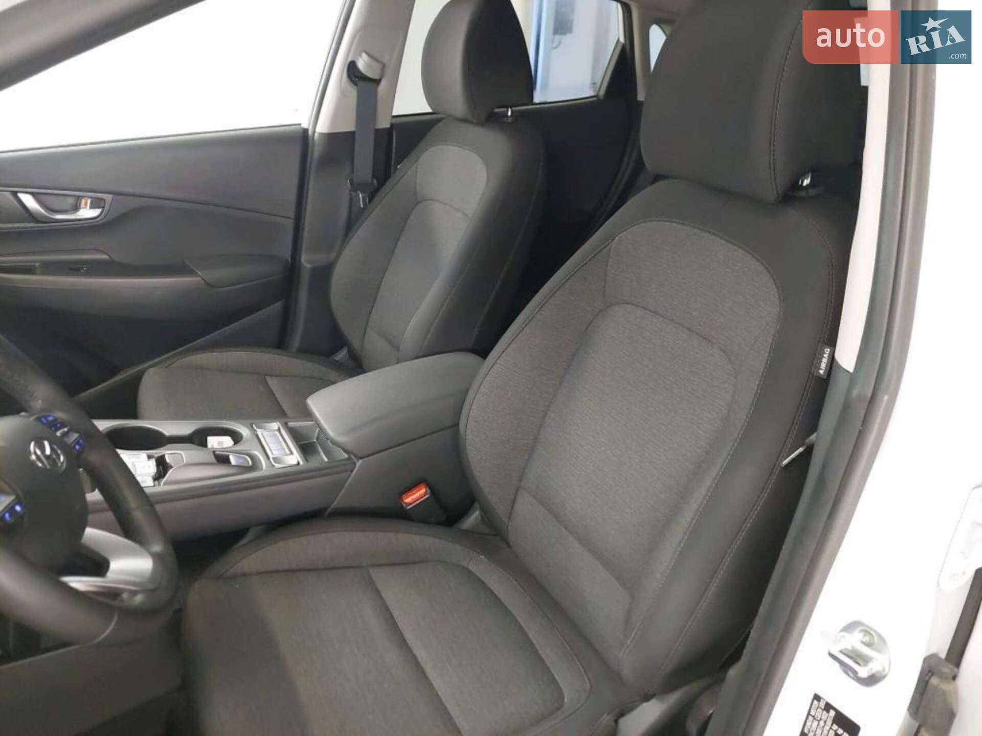 Hyundai Kona Electric 2021 VIN TMAK281HFMJ031768 фото оголошення 7 з 14