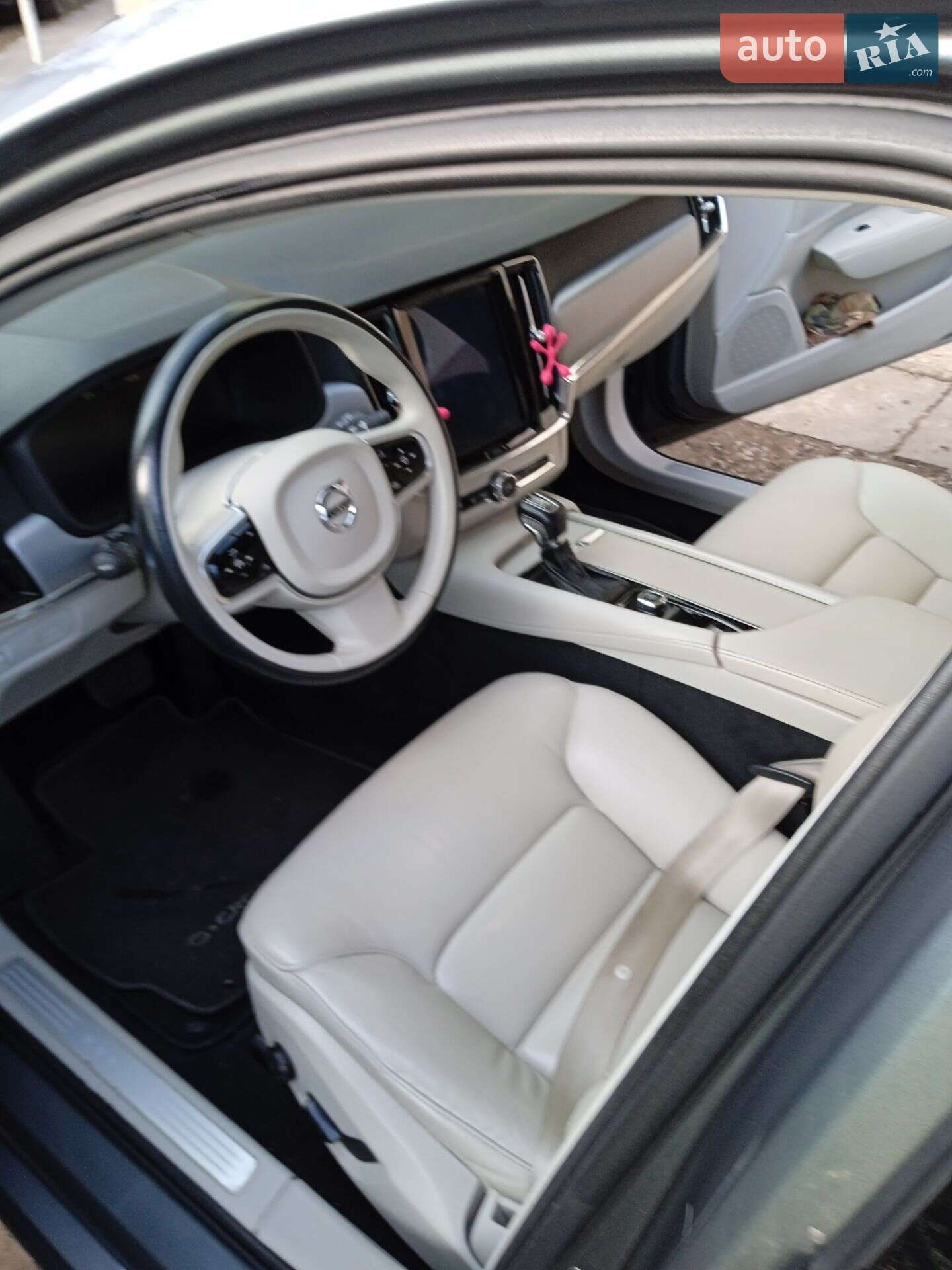 Volvo V90 2017 VIN YV1PW79B0J1053101 фото оголошення 4 з 9