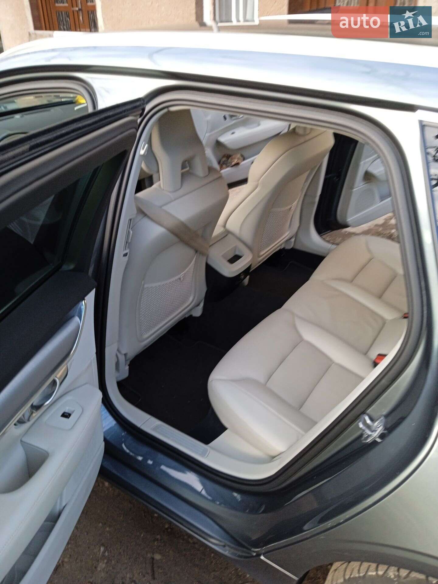 Volvo V90 2017 VIN YV1PW79B0J1053101 фото оголошення 5 з 9