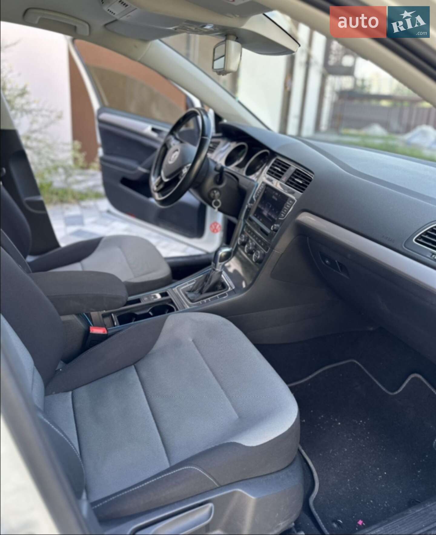 Volkswagen e-Golf 2015 VIN WVWZZZAUZFW906057 фото оголошення 4 з 16