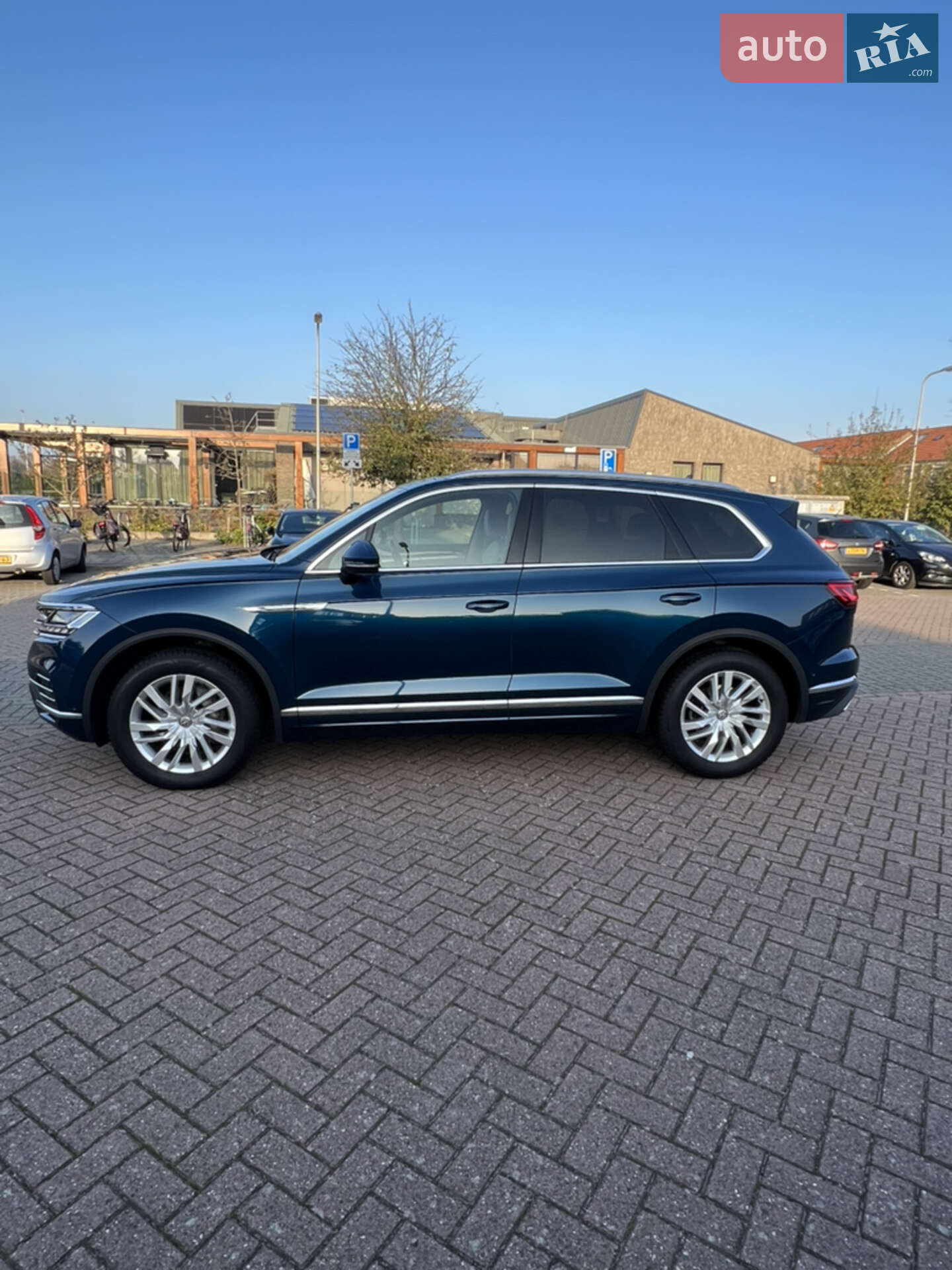 Volkswagen Touareg 2018 VIN WVGZZZCRZKD011878 фото оголошення 3 з 33