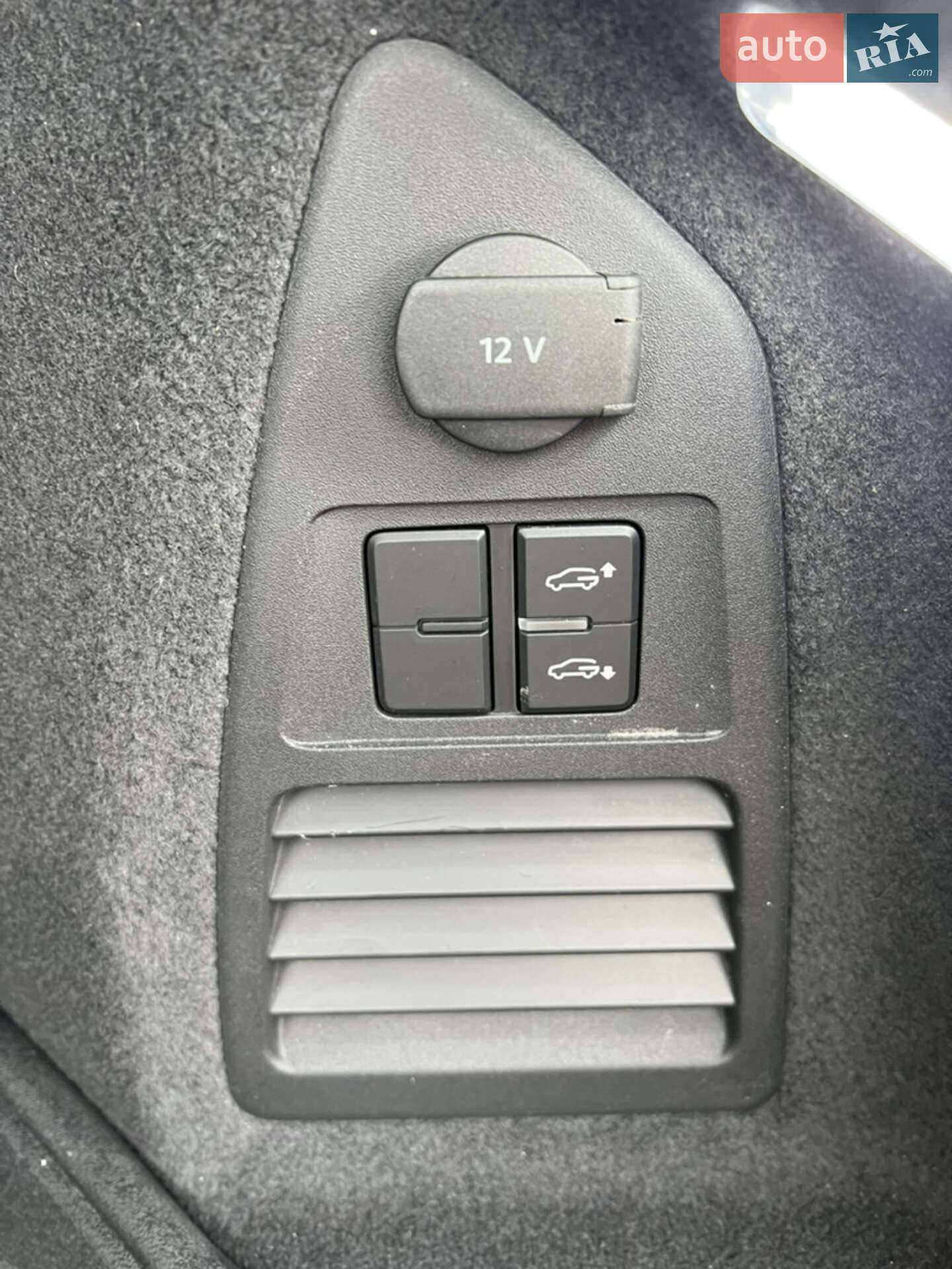 Volkswagen Touareg 2018 VIN WVGZZZCRZKD011878 фото оголошення 13 з 33