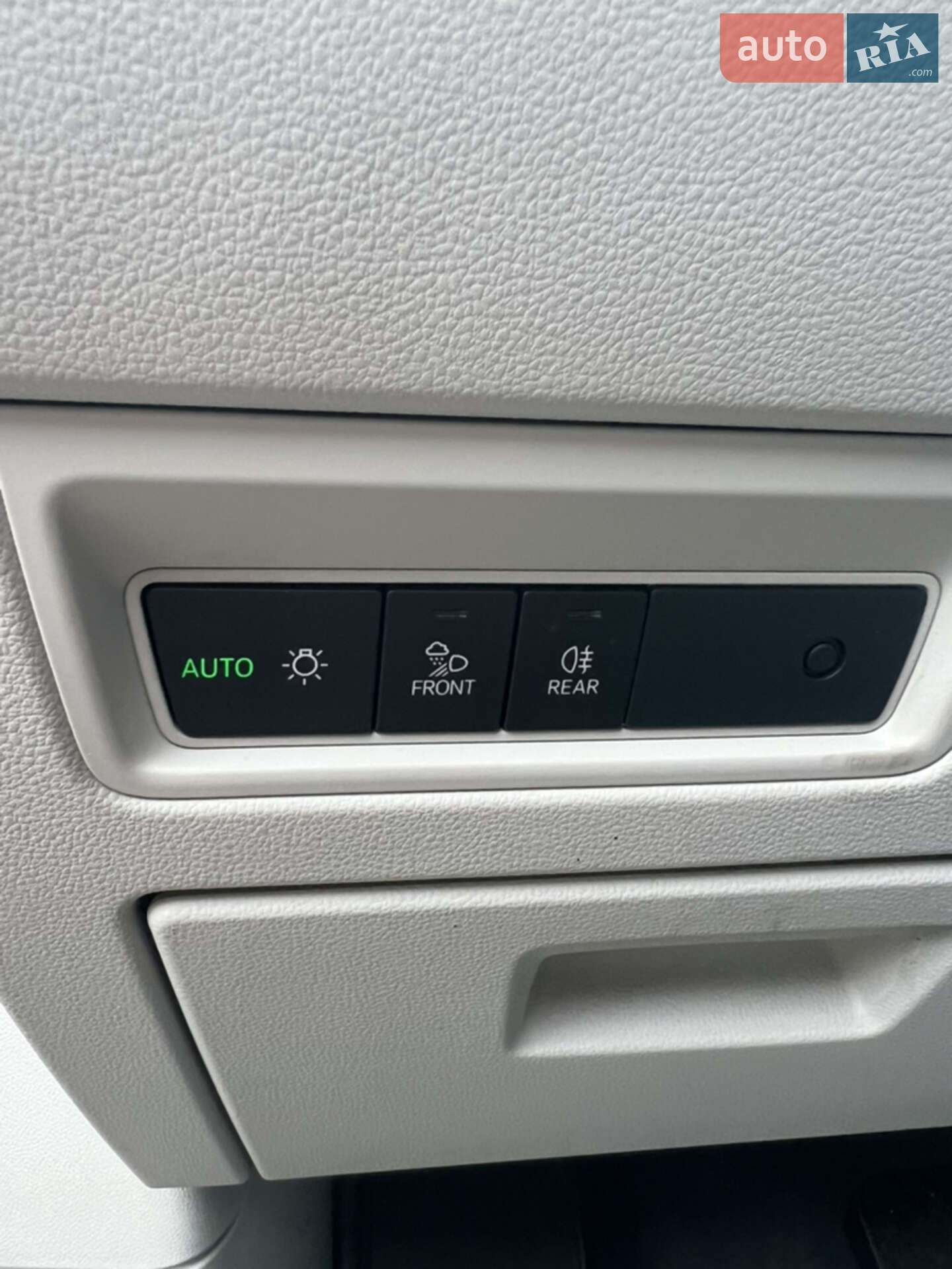 Volkswagen Touareg 2018 VIN WVGZZZCRZKD011878 фото оголошення 16 з 33