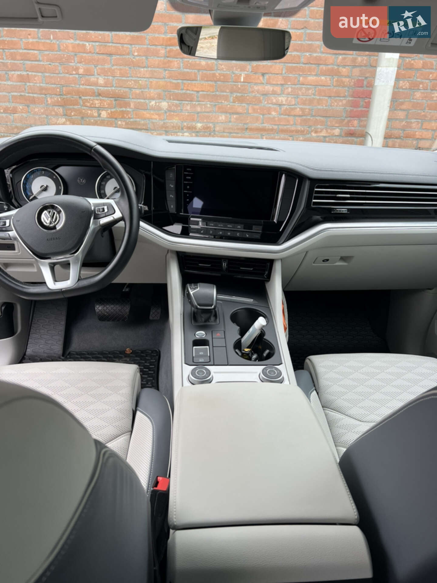 Volkswagen Touareg 2018 VIN WVGZZZCRZKD011878 фото оголошення 17 з 33