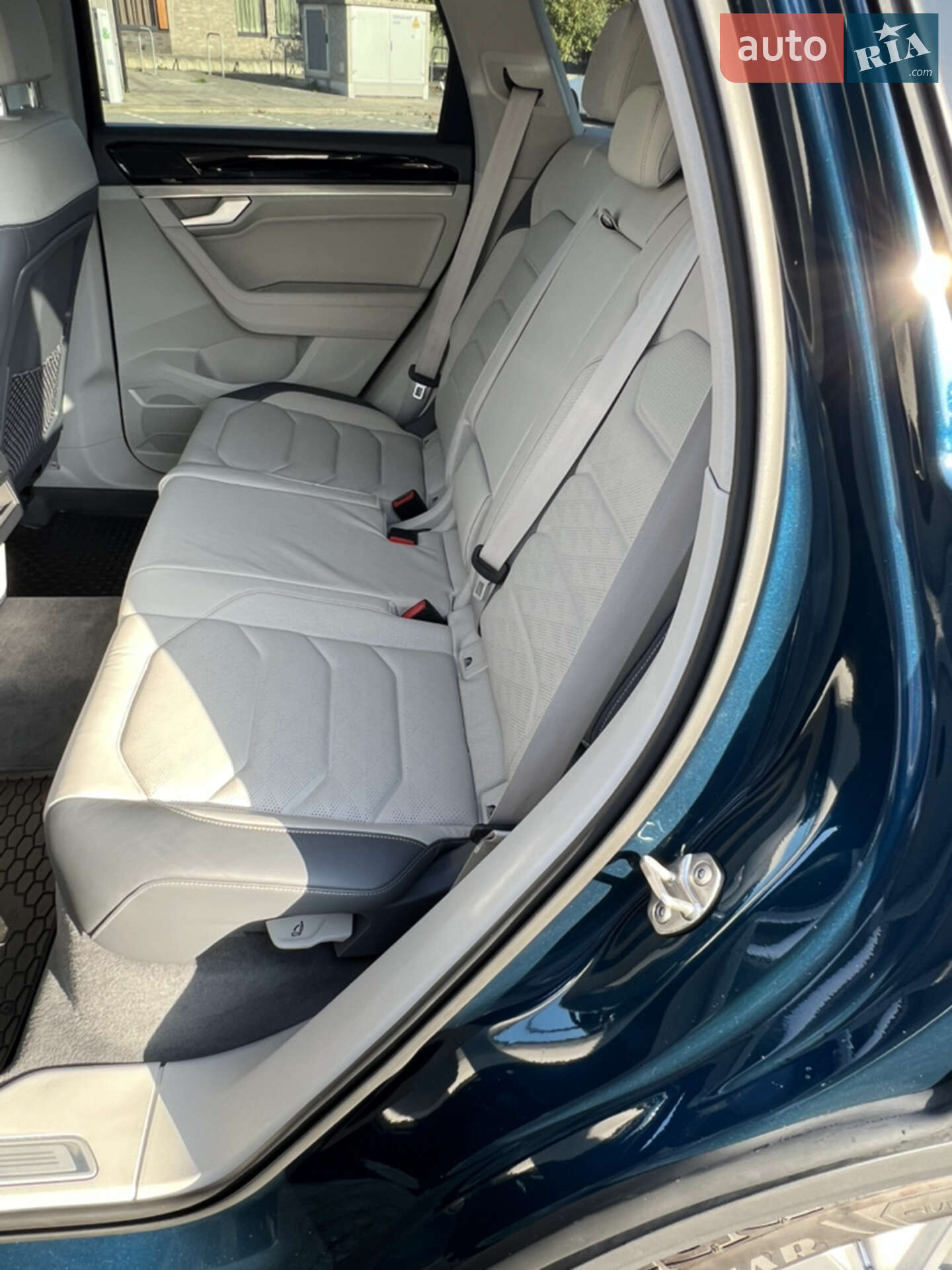 Volkswagen Touareg 2018 VIN WVGZZZCRZKD011878 фото оголошення 25 з 33