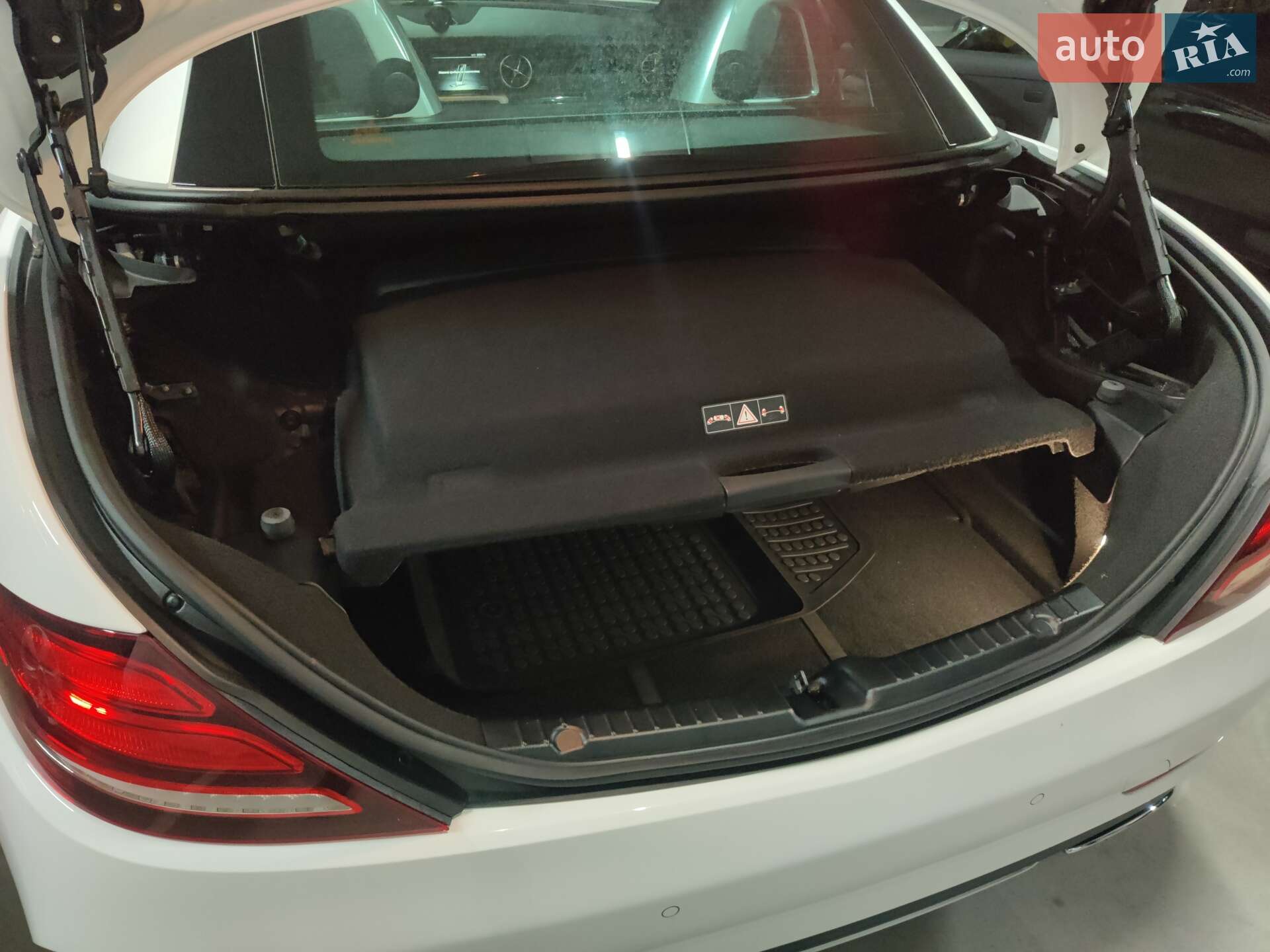 Mercedes-Benz SLC-Class 2018 VIN WDDPK6GA3KF160681 фото оголошення 12 з 19