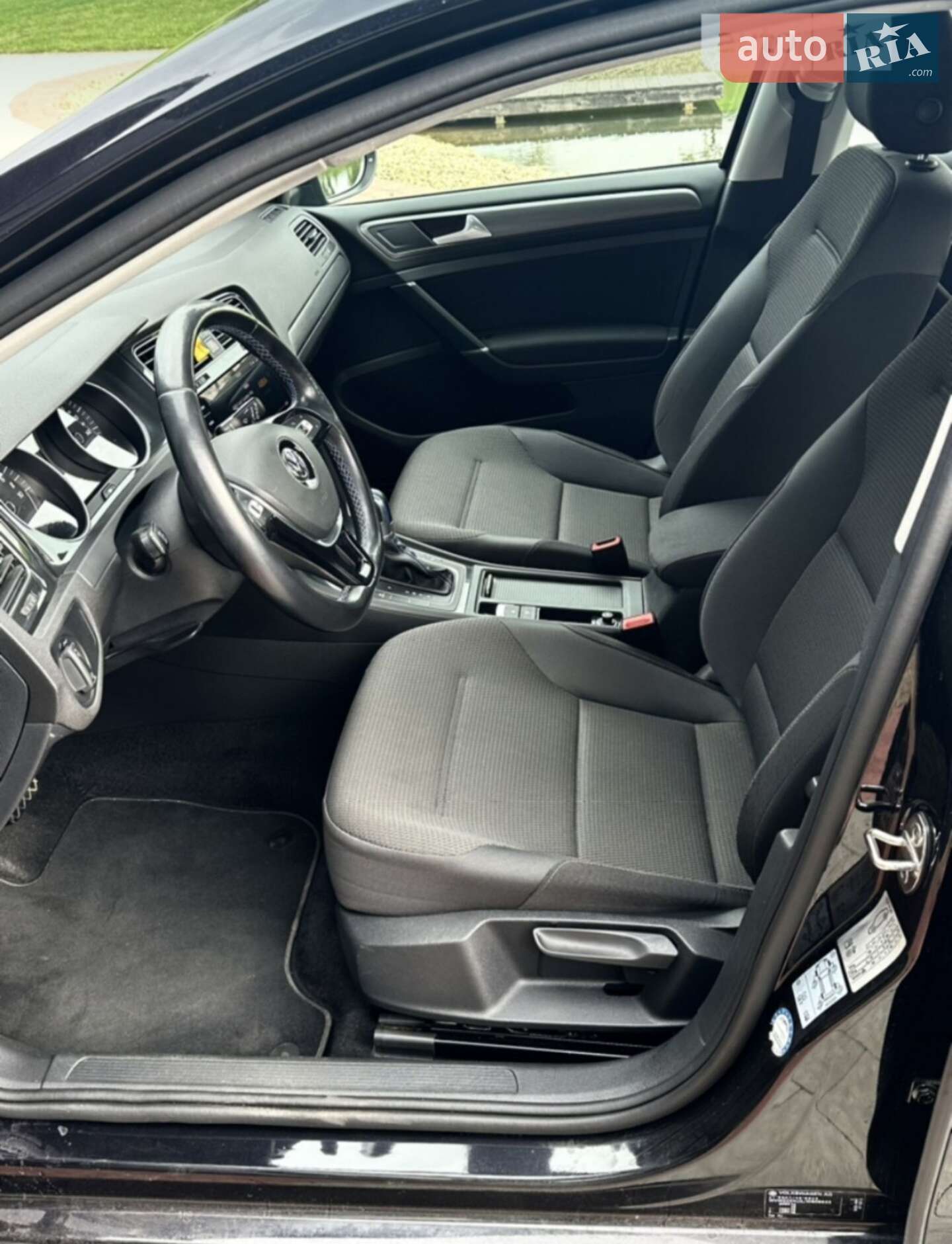 Volkswagen e-Golf 2018 VIN WVWZZZAUZJW909633 фото оголошення 26 з 30