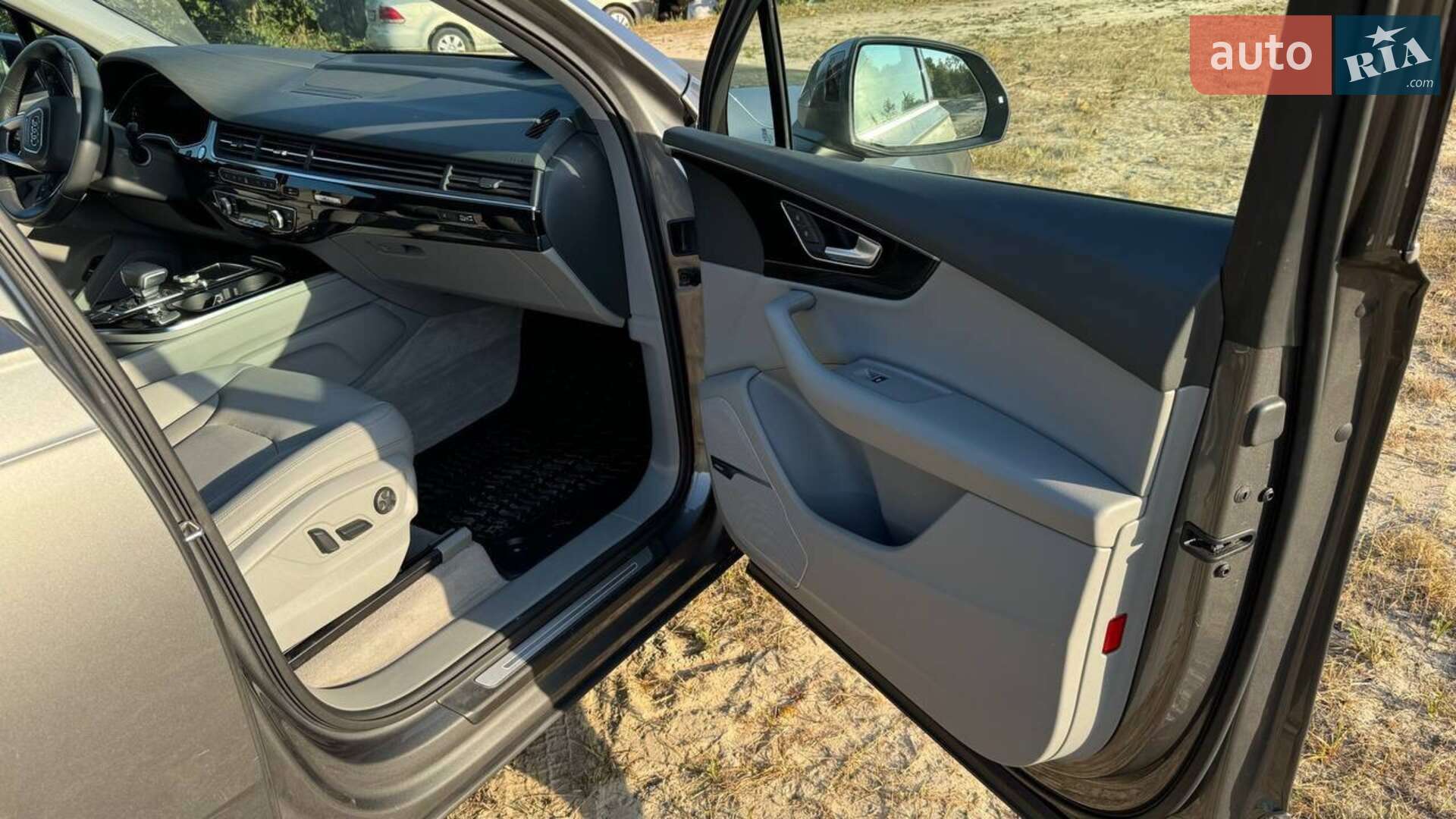 Audi Q7 2017 VIN WA1VAAF76JD005723 фото оголошення 28 з 37