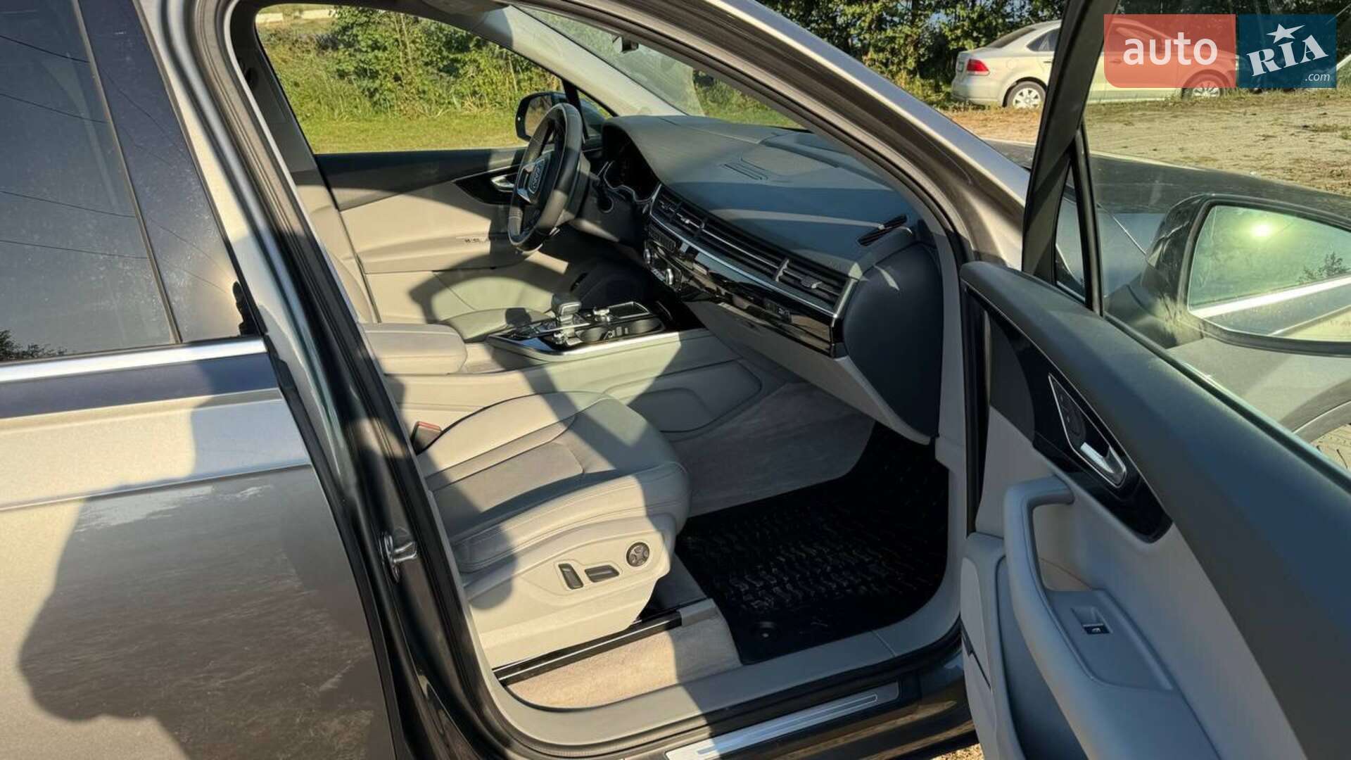 Audi Q7 2017 VIN WA1VAAF76JD005723 фото оголошення 29 з 37