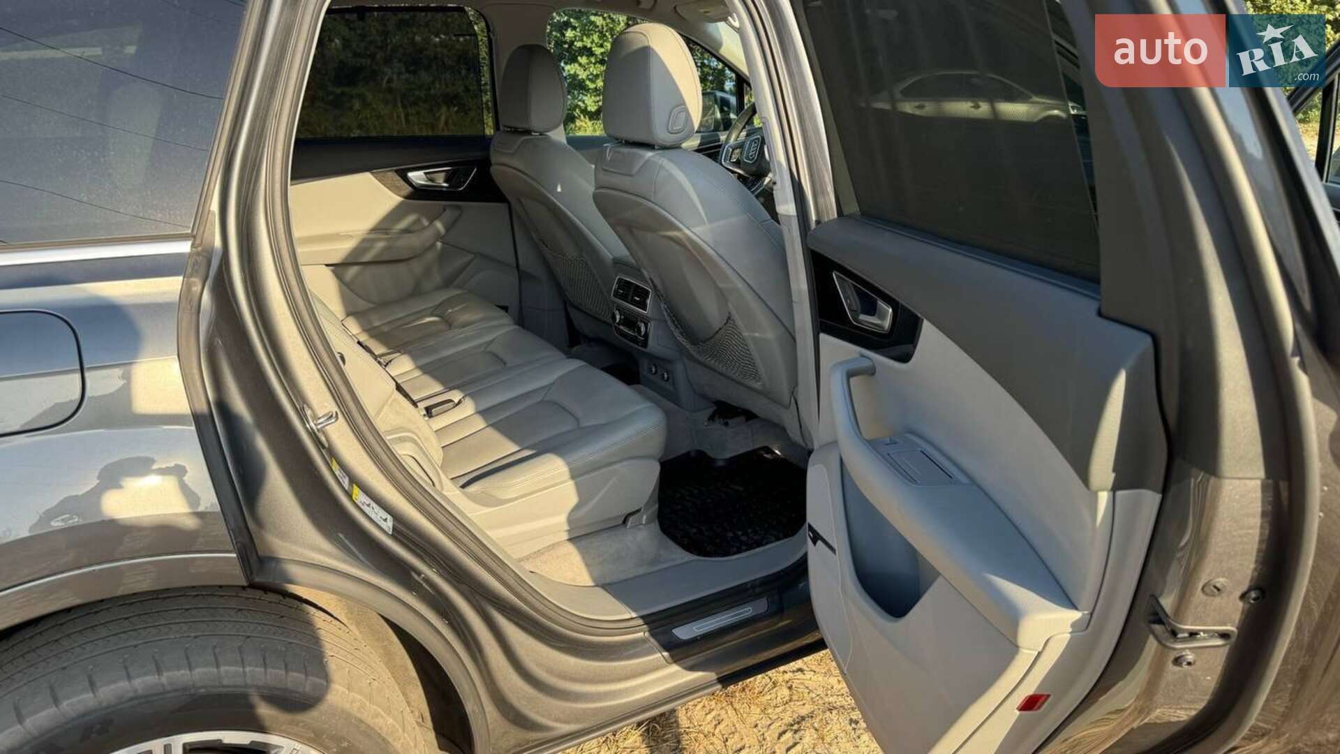 Audi Q7 2017 VIN WA1VAAF76JD005723 фото оголошення 35 з 37