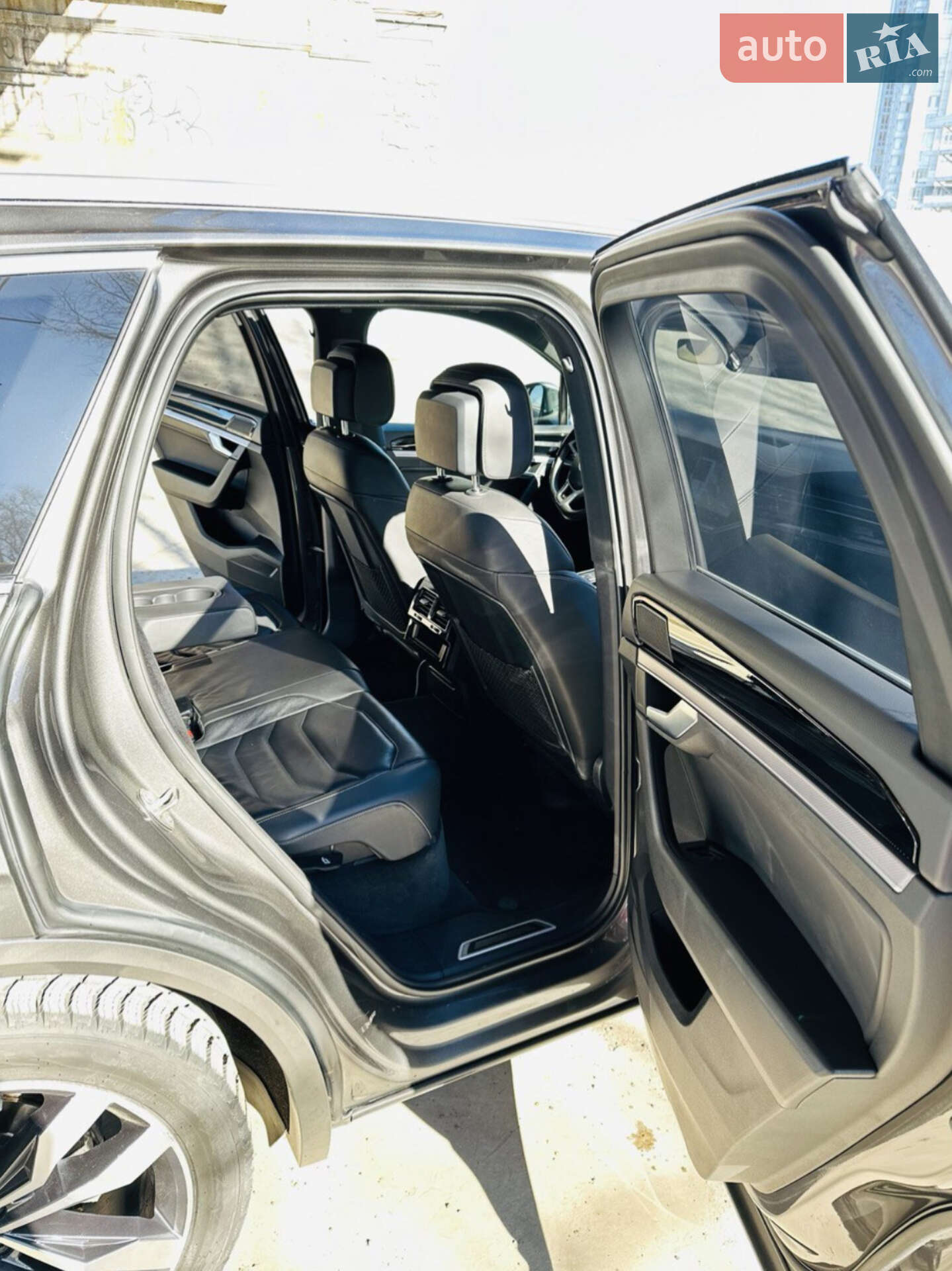 Volkswagen Touareg 2019 VIN WVGZZZCRZKD047738 фото оголошення 12 з 34