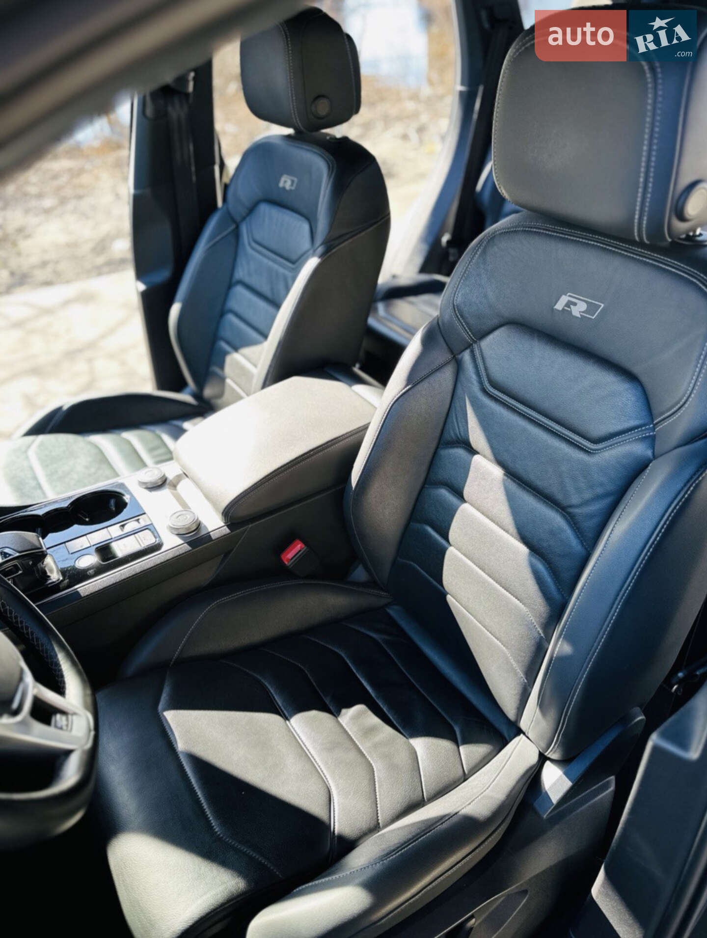 Volkswagen Touareg 2019 VIN WVGZZZCRZKD047738 фото оголошення 16 з 34