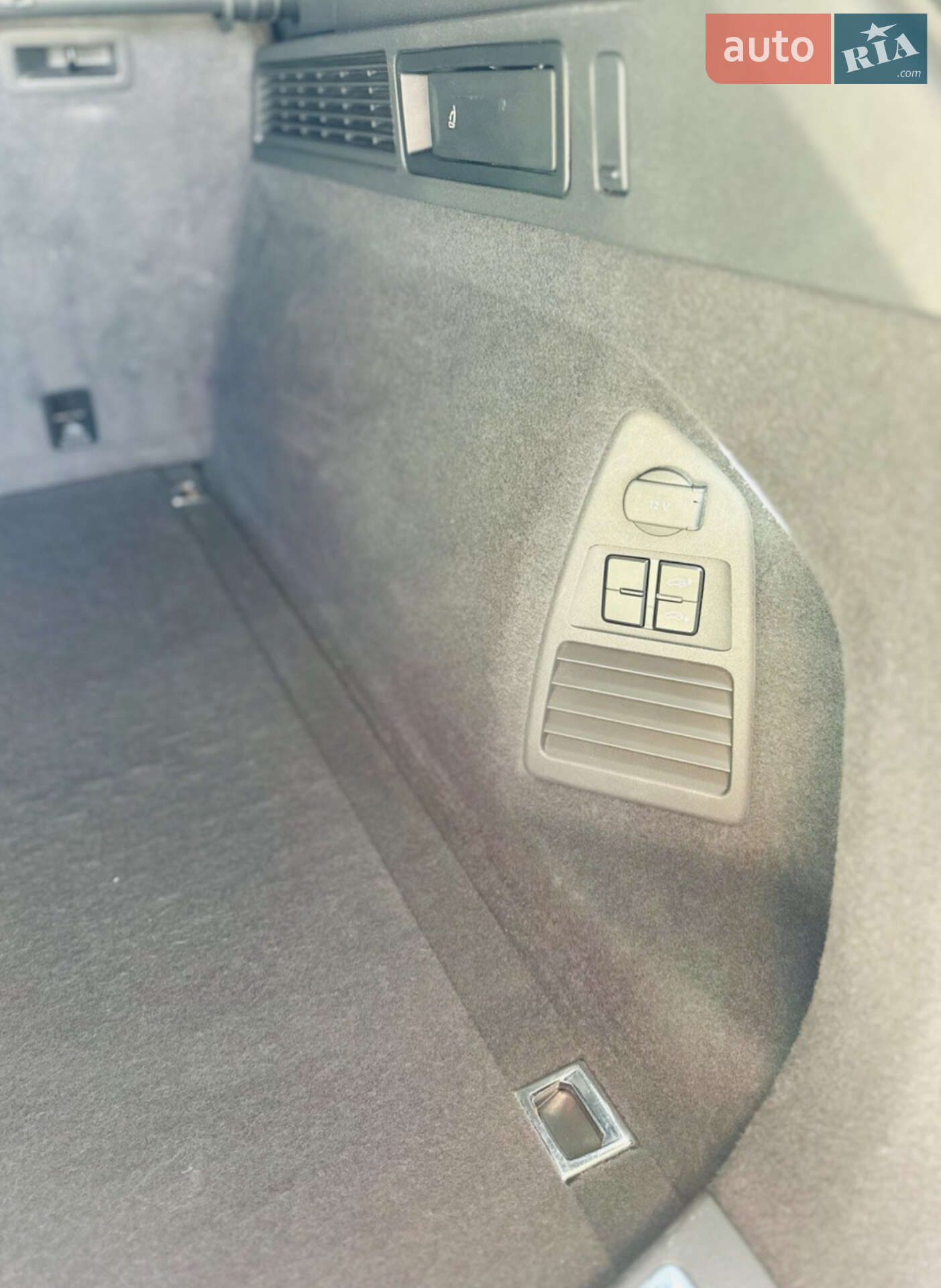Volkswagen Touareg 2019 VIN WVGZZZCRZKD047738 фото оголошення 18 з 34