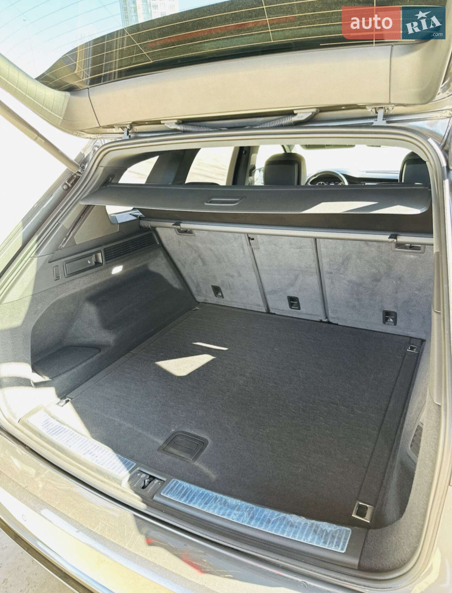 Volkswagen Touareg 2019 VIN WVGZZZCRZKD047738 фото оголошення 22 з 34