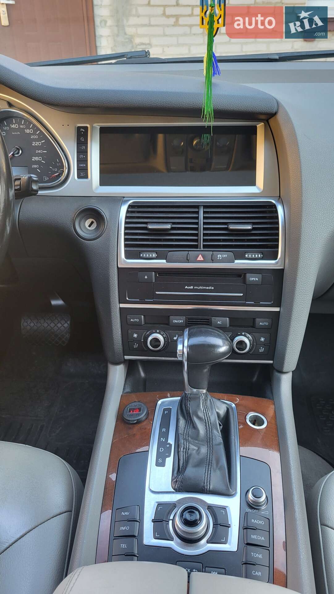 Audi Q7 2011 VIN WA1LGAFE9CD003200 фото оголошення 32 з 38