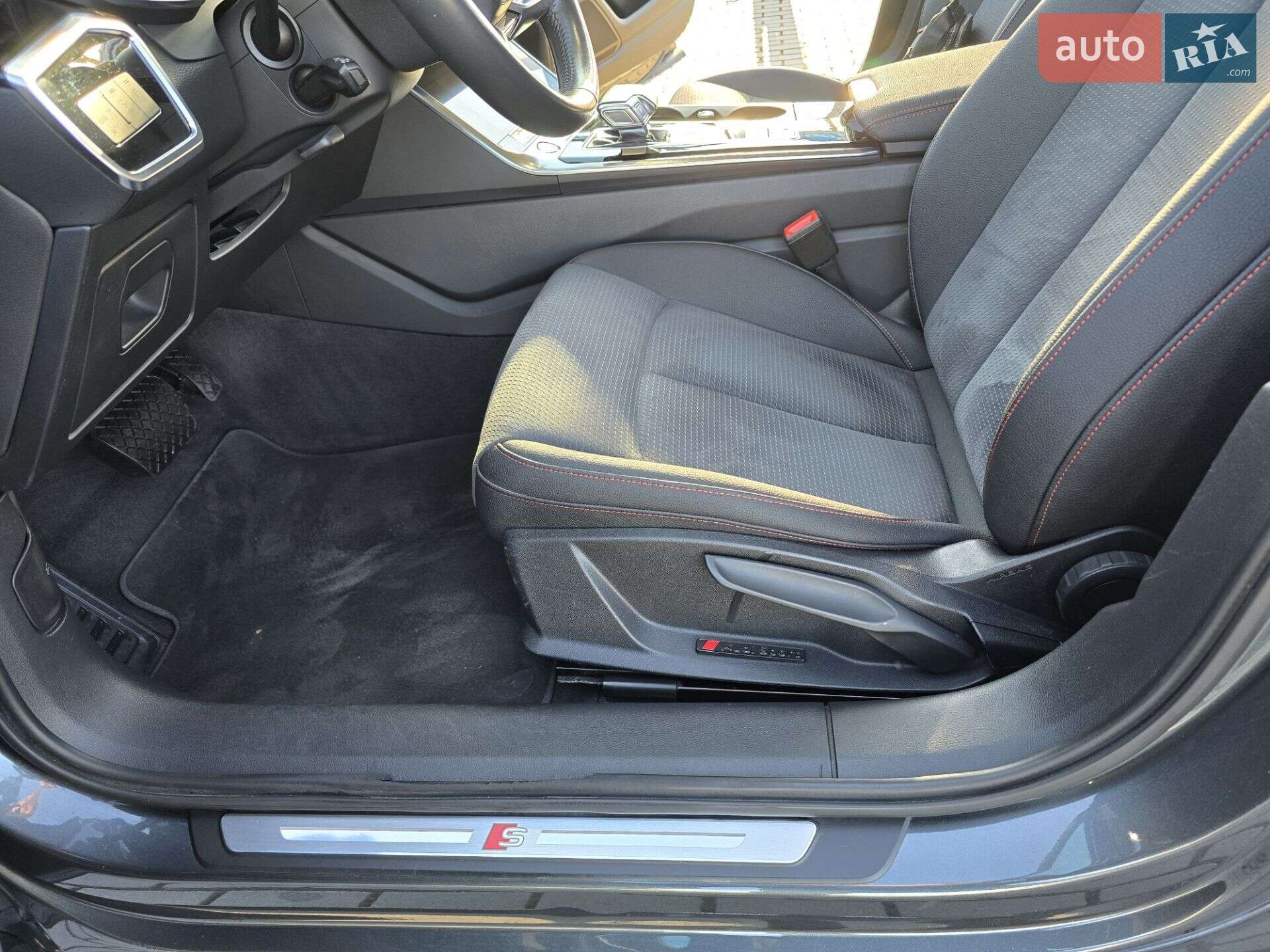 Audi A6 2019 VIN WAUZZZF26KN081129 фото оголошення 19 з 25